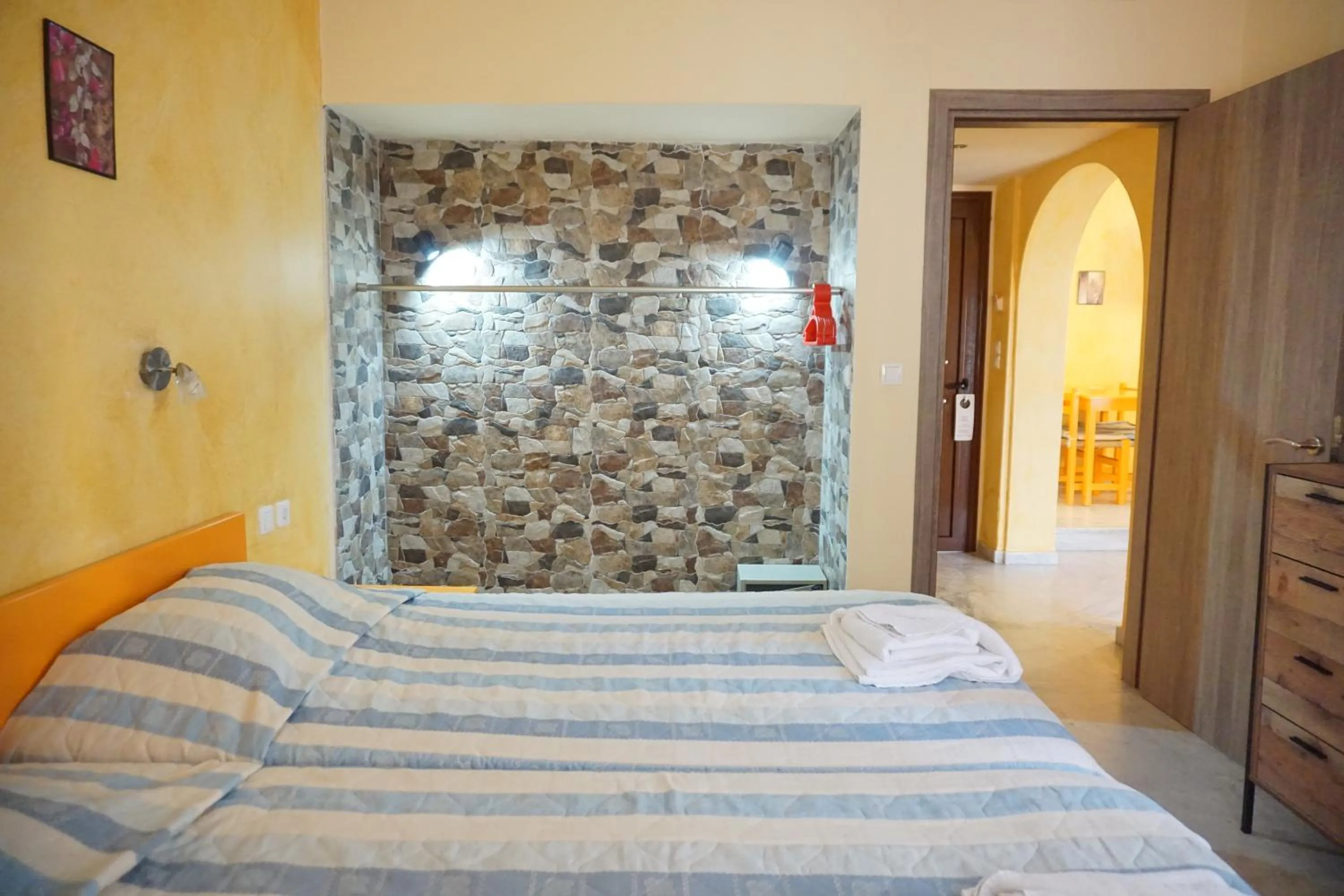 Bed in Katerini Apartments Hotel