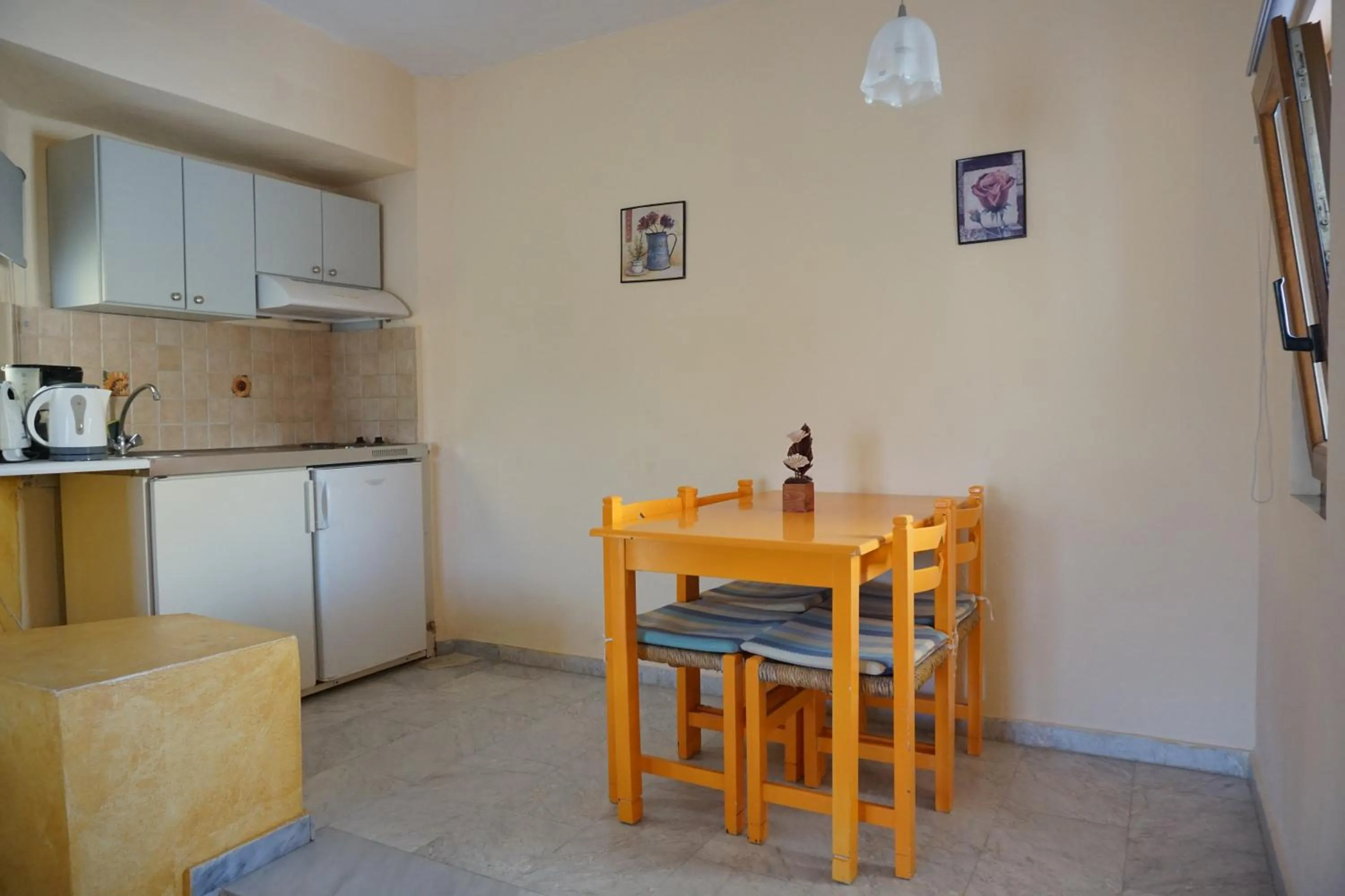 kitchen in Katerini Apartments Hotel