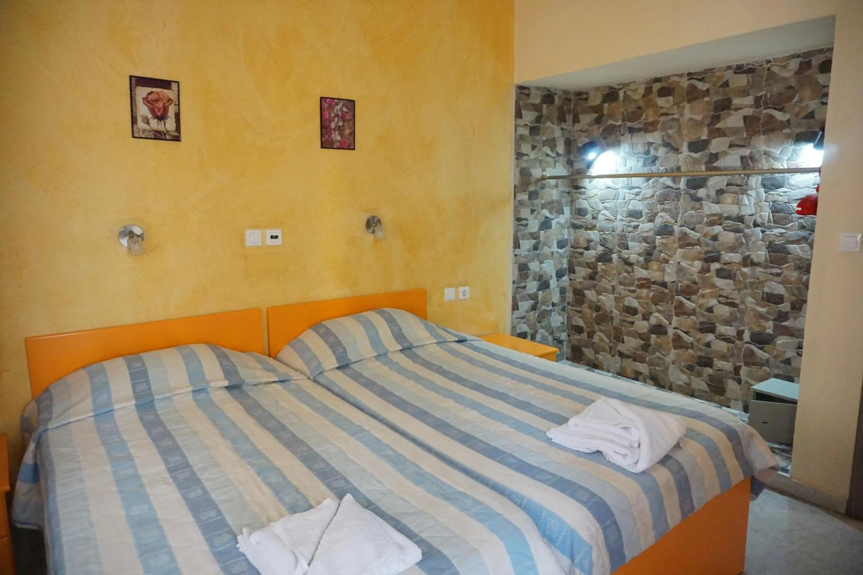 Bed in Katerini Apartments Hotel