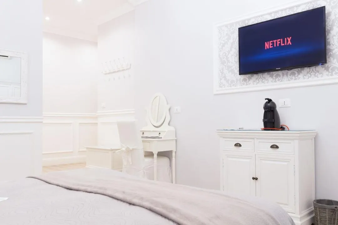 TV and multimedia, Bed in Charme & Chic Luxury