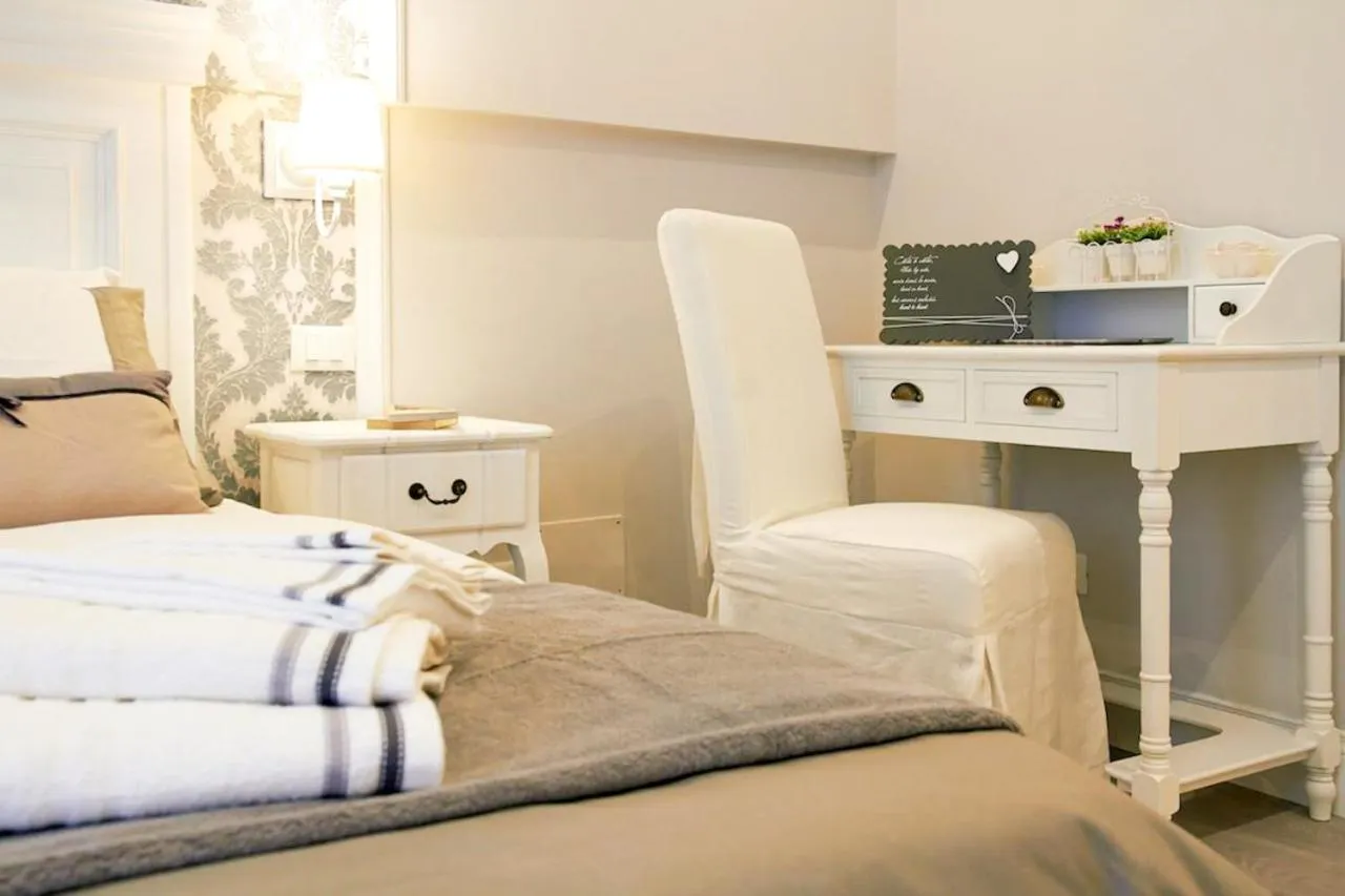 Photo of the whole room, Bed in Charme & Chic Luxury