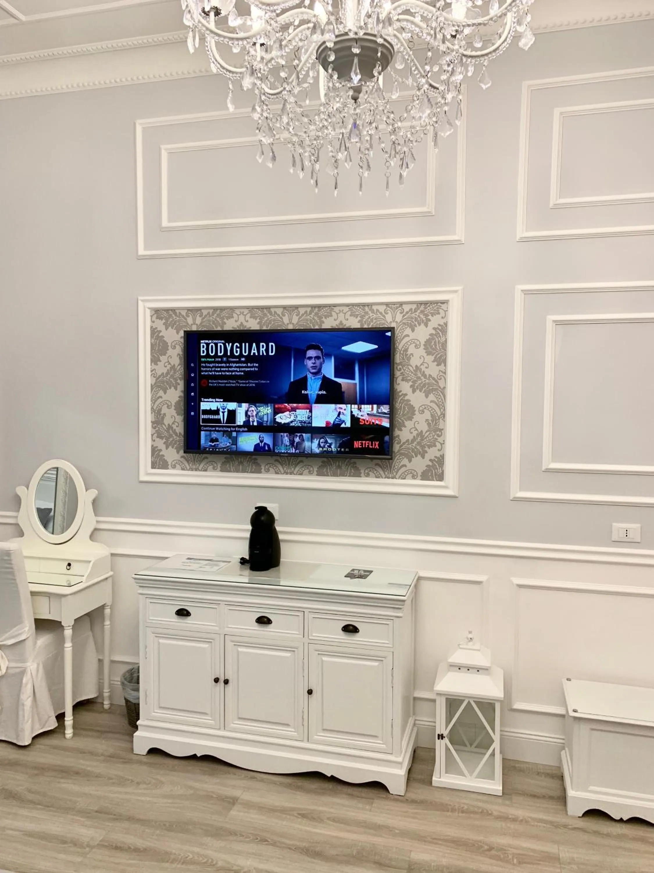 Decorative detail in Charme & Chic Luxury