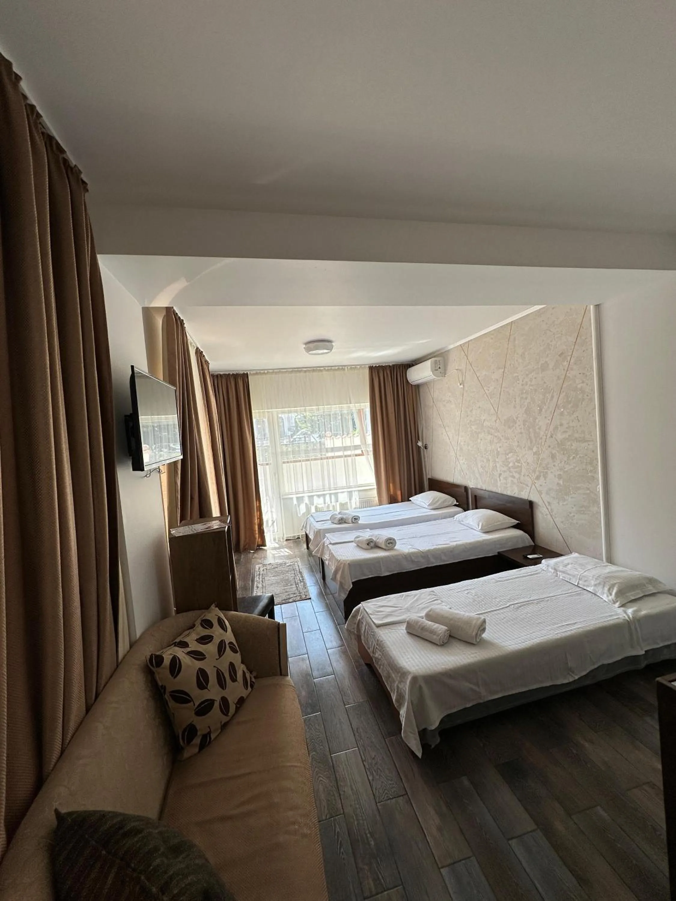 Bed in Ave Hotel Victoriei