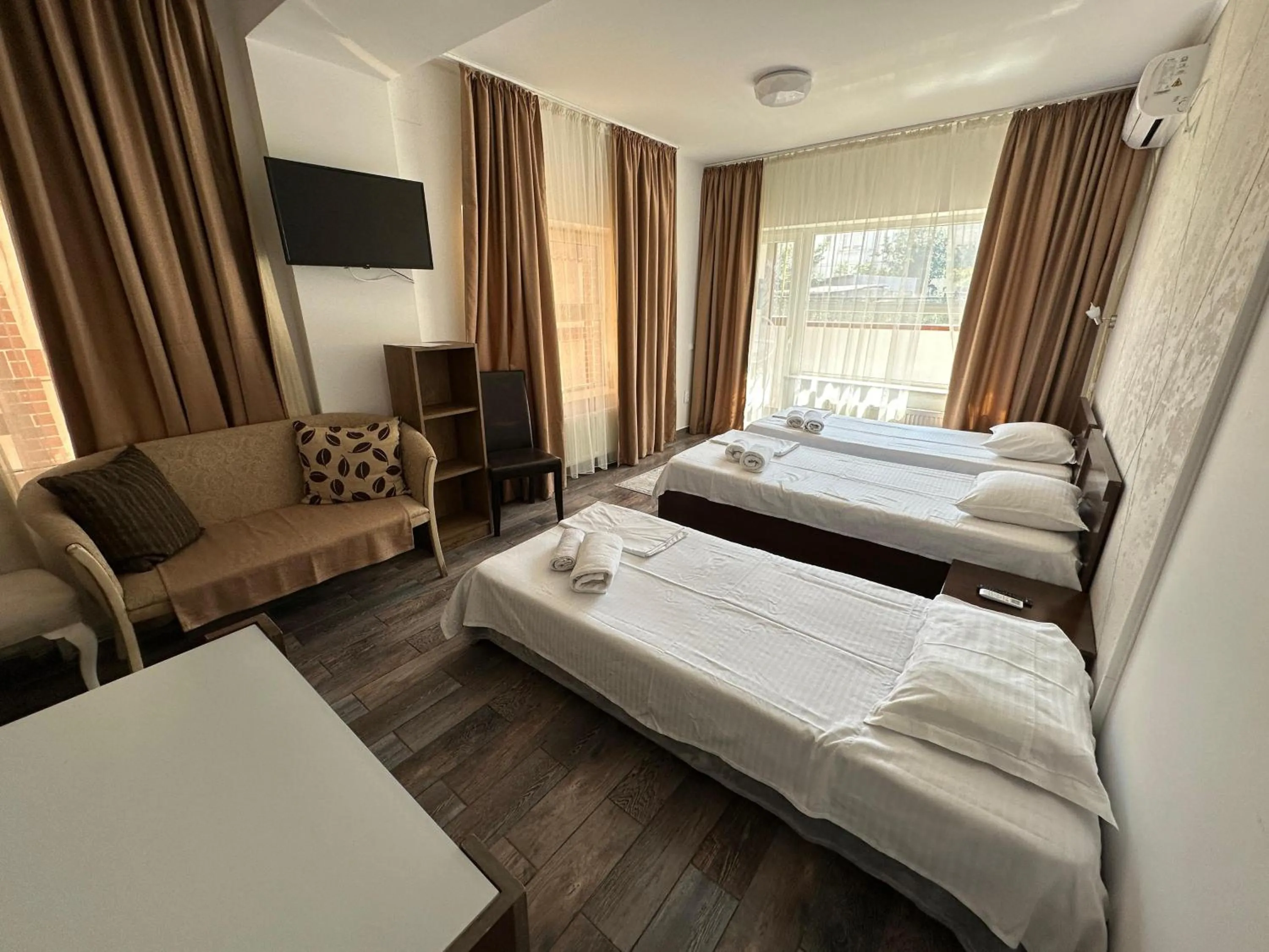 Bed in Ave Hotel Victoriei