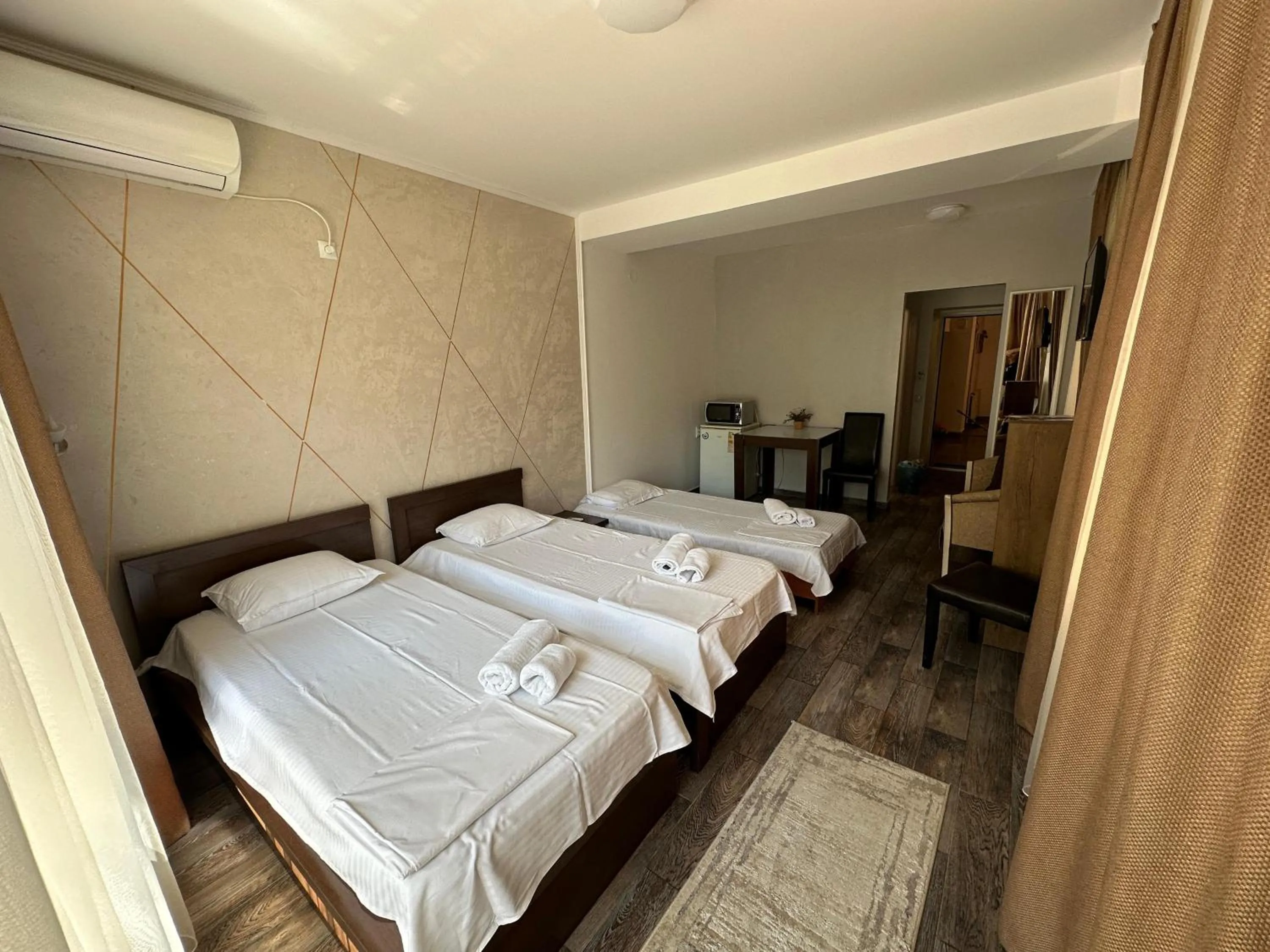 Bed in Ave Hotel Victoriei