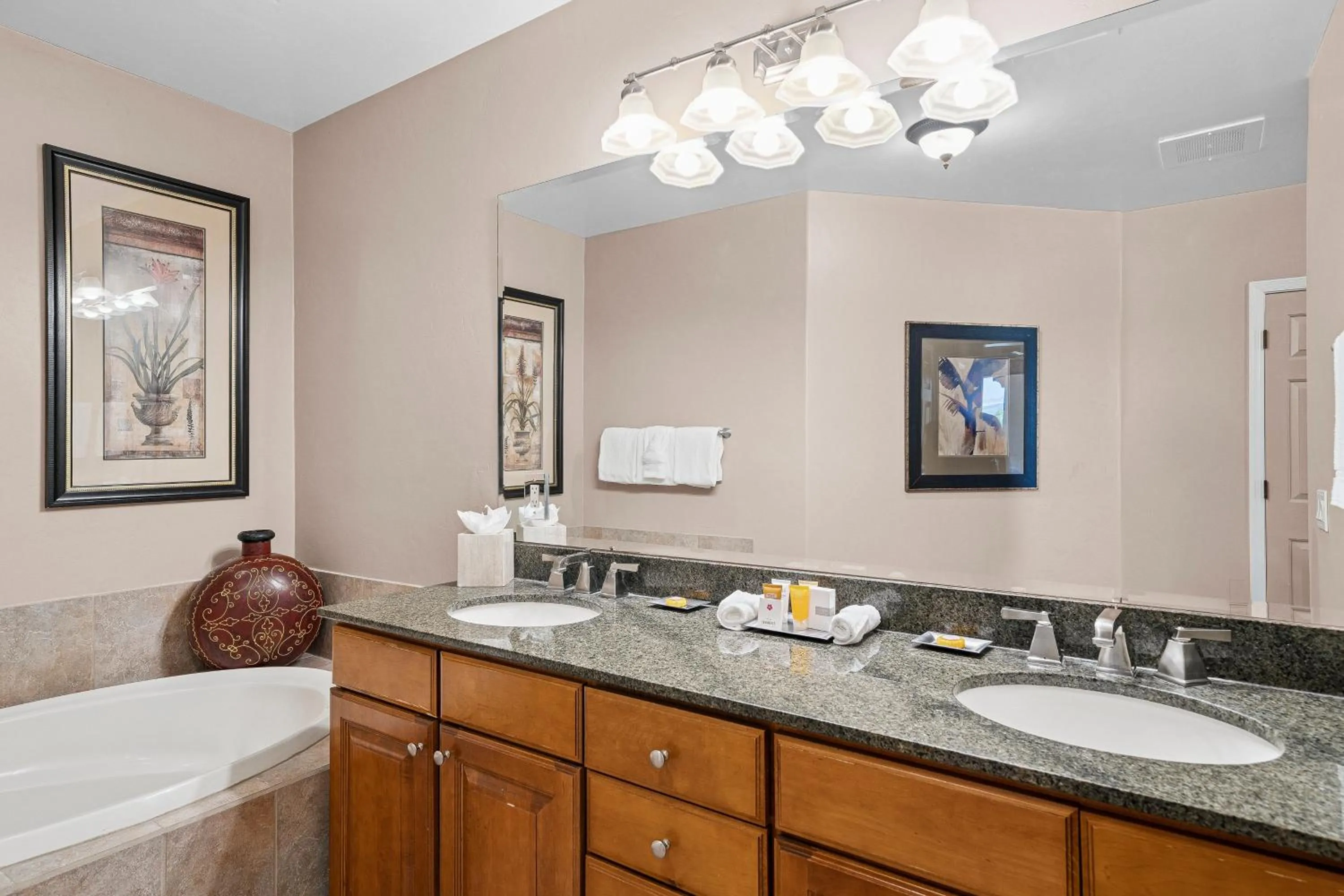 Bathroom in Canoa Ranch Golf Resort