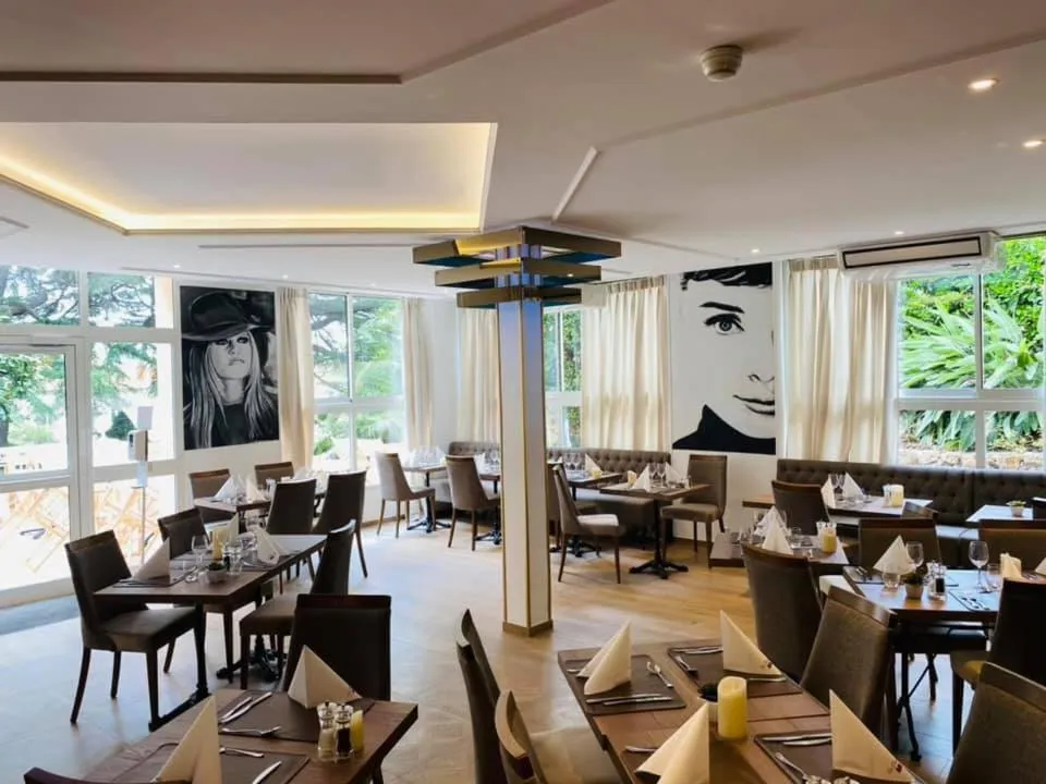 Restaurant/places to eat in Hotel Les Tourelles