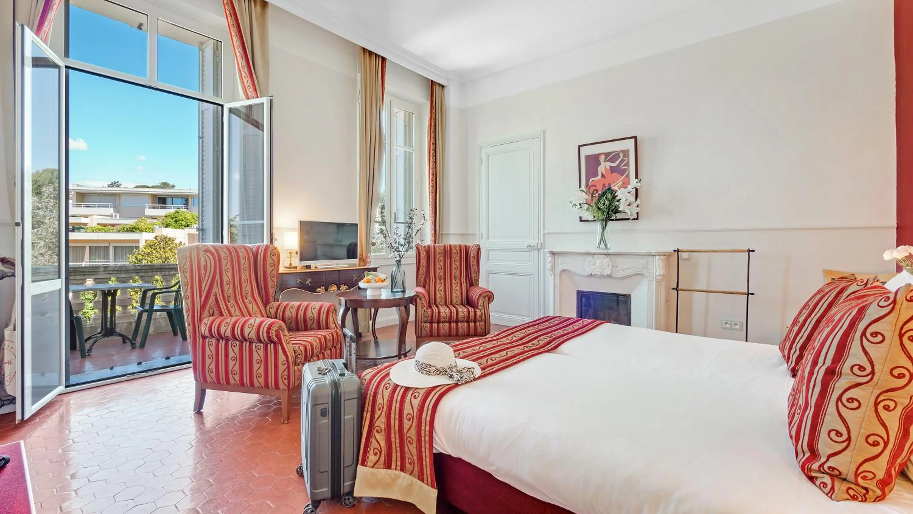 Bed in Hotel Les Tourelles