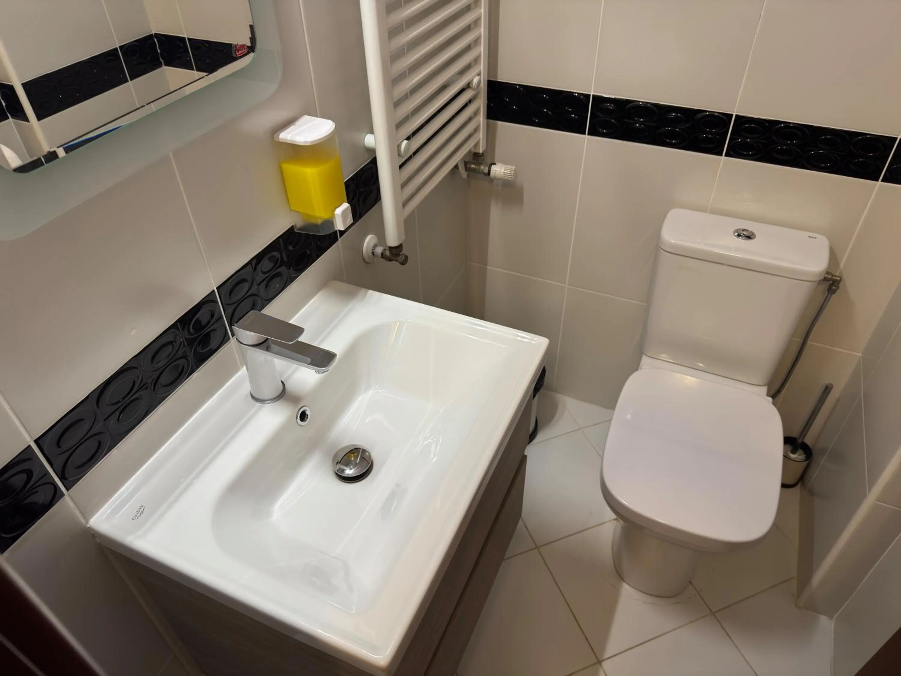 Toilet in Monte Carlo Palace Suites