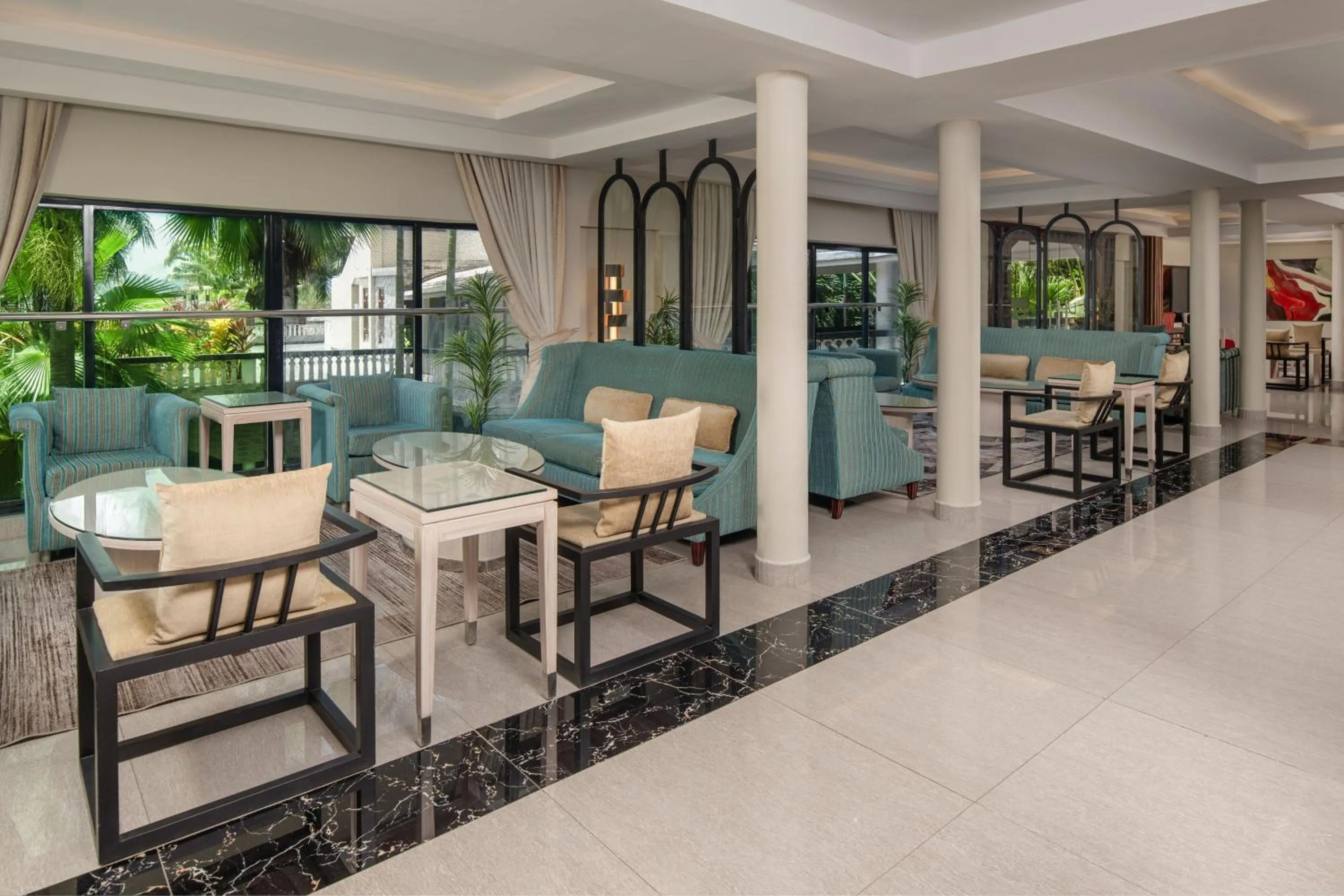 Lounge or bar in Delta Hotels by Marriott Dar es Salaam