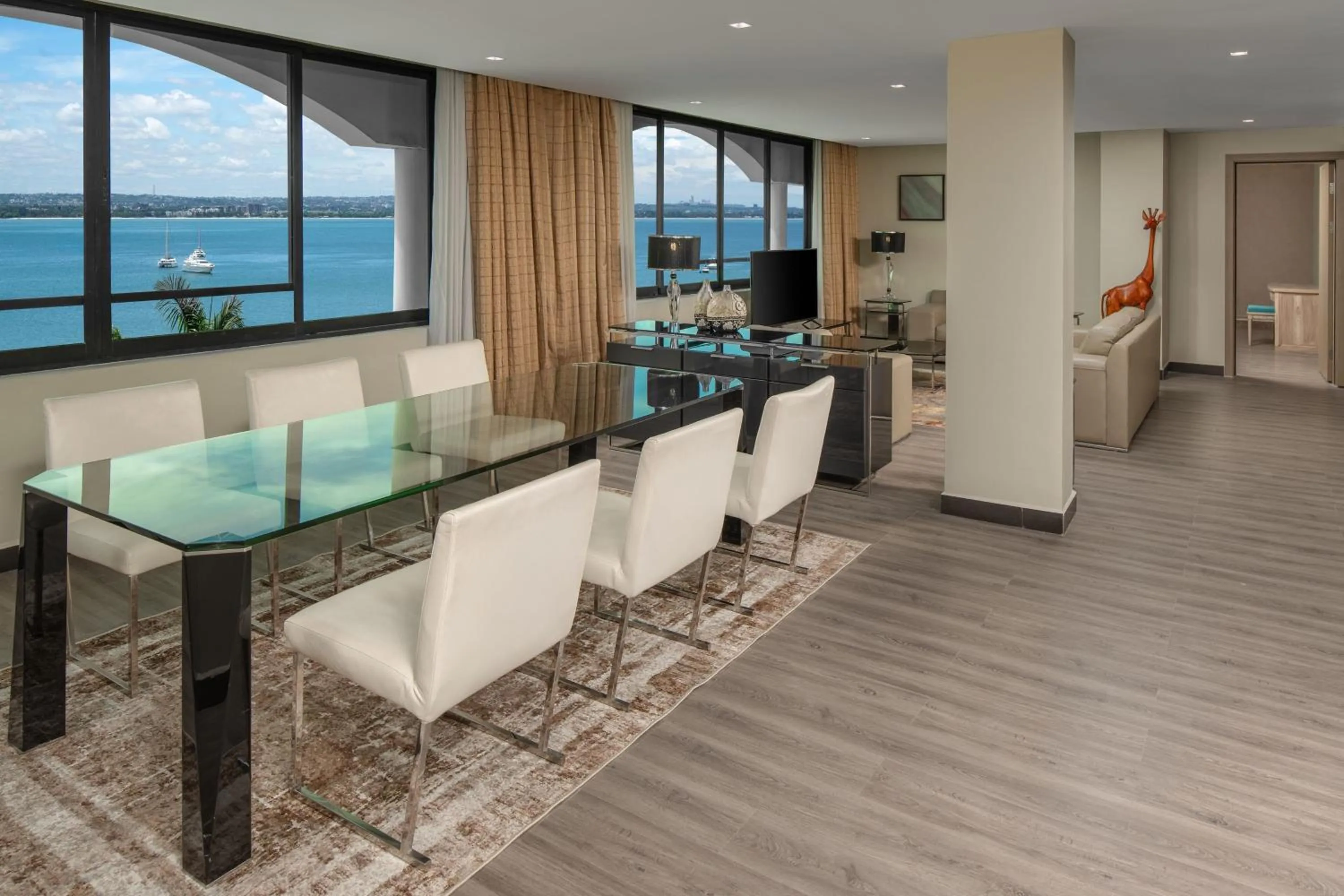 Lounge or bar in Delta Hotels by Marriott Dar es Salaam