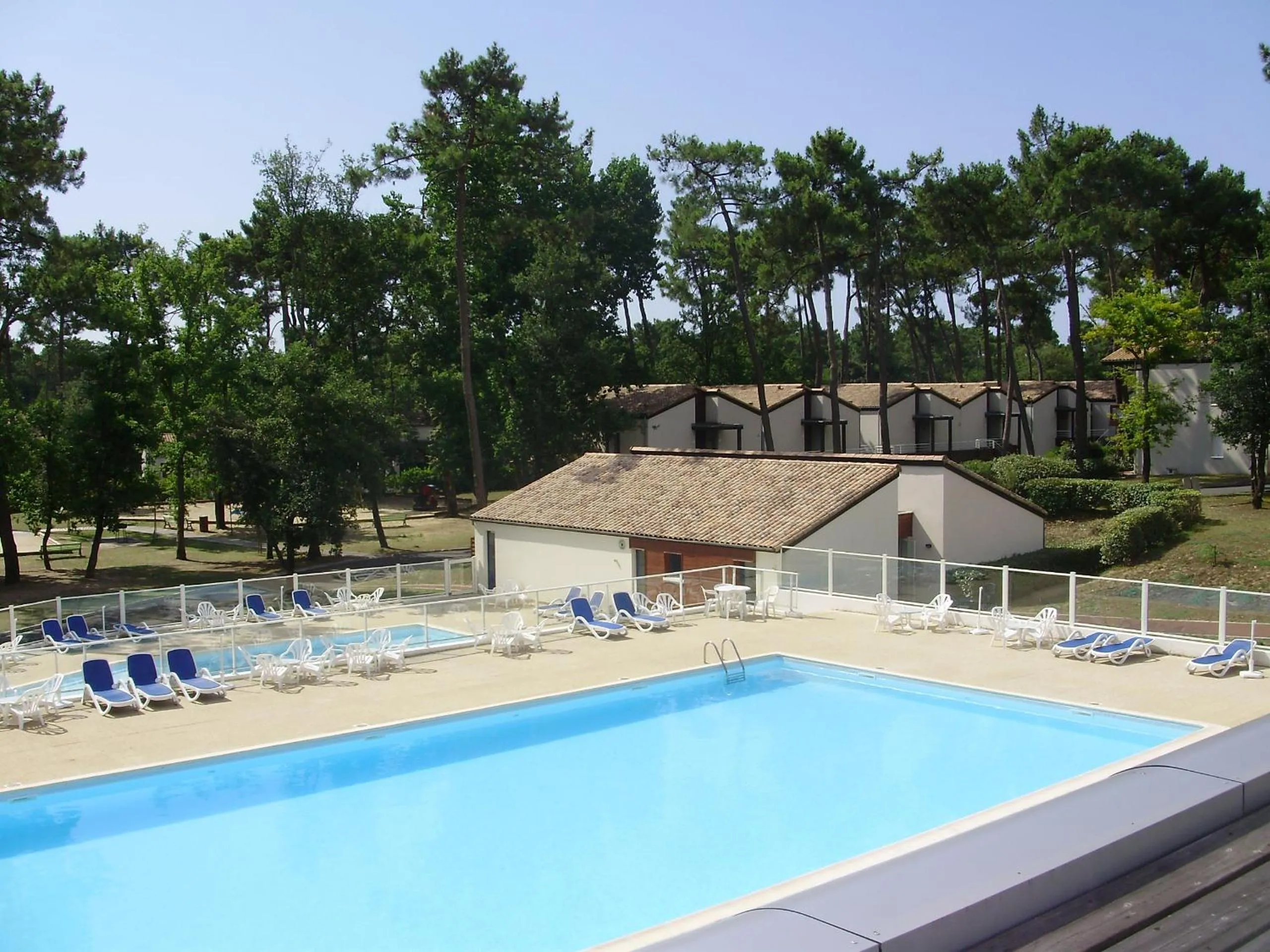 Pool view in Azureva Ronce les Bains