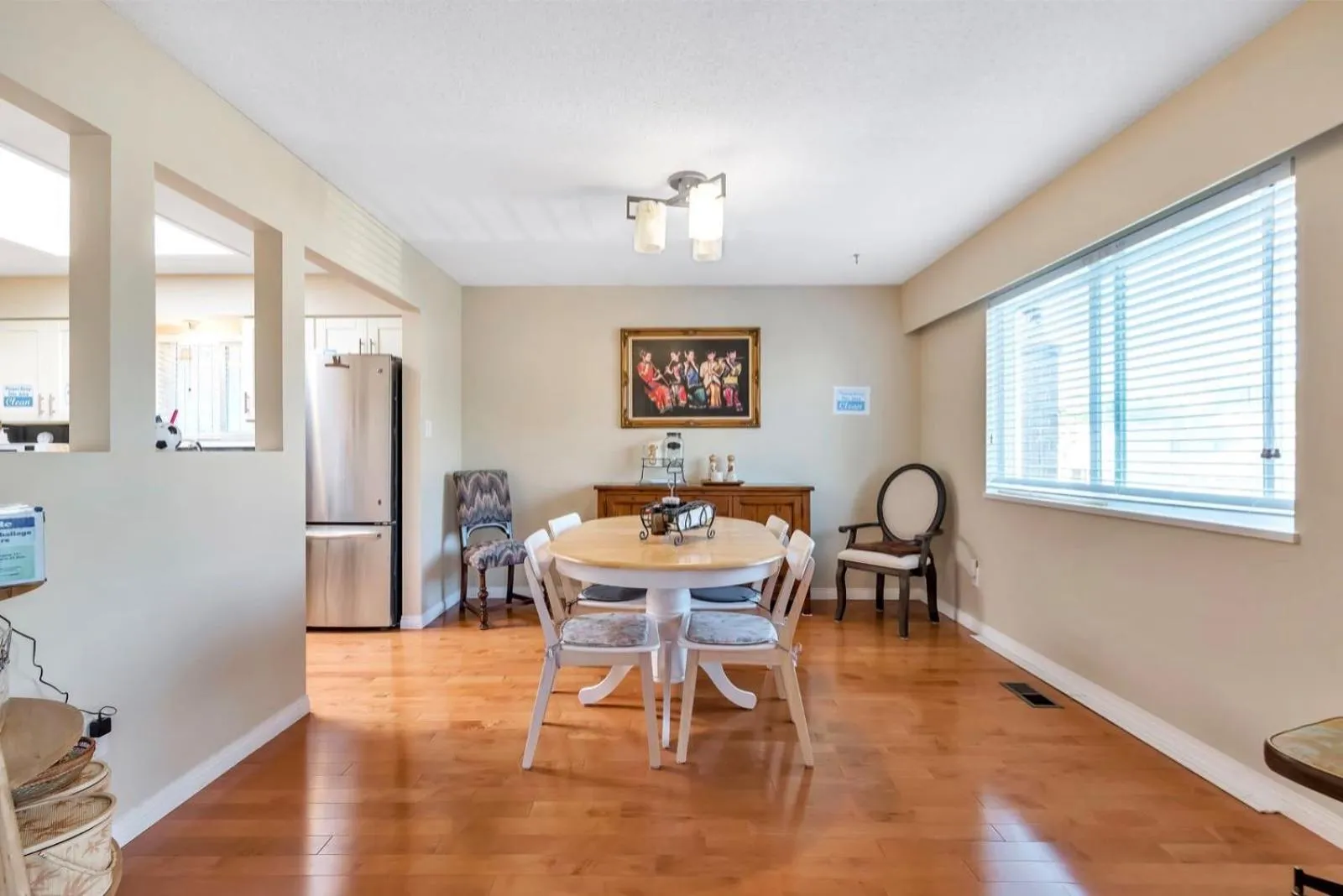 Dining area in Orchid House near Vancouver YVR Airport