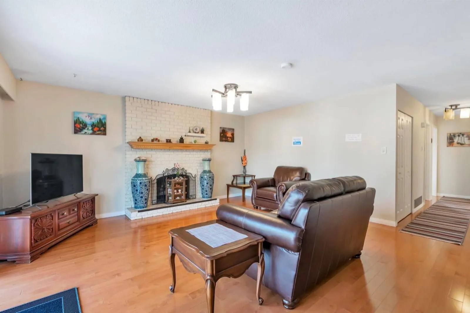 Living room in Orchid House near Vancouver YVR Airport