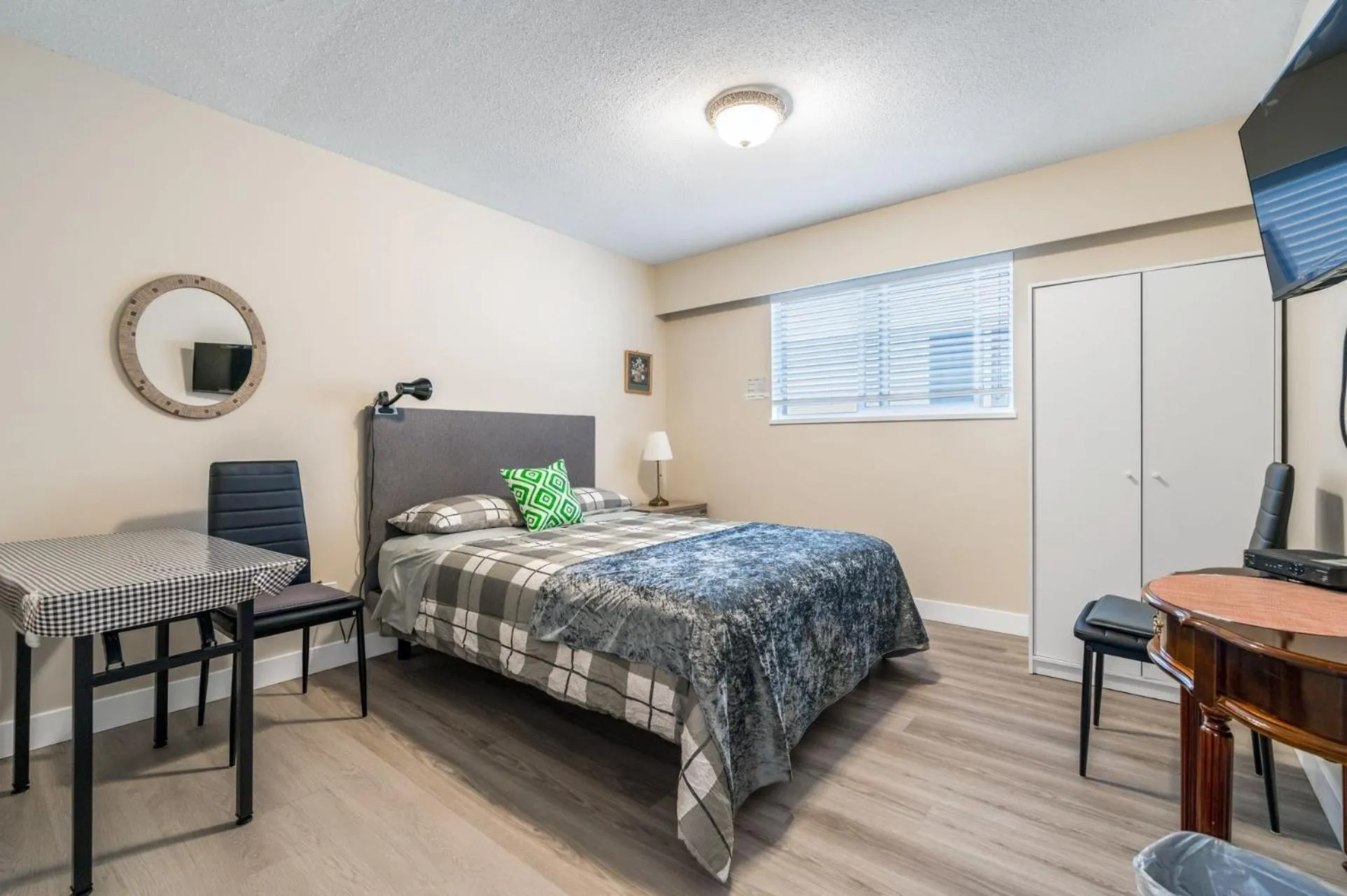 Bed in Orchid House near Vancouver YVR Airport