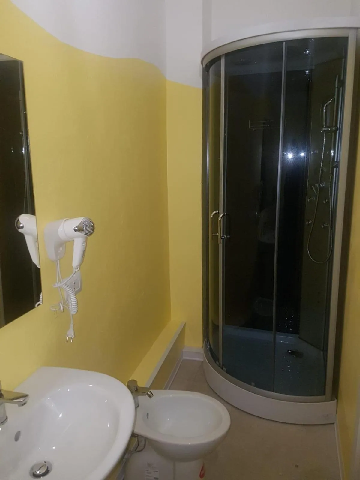 Bathroom in Bed Rho Stazione - Fiera