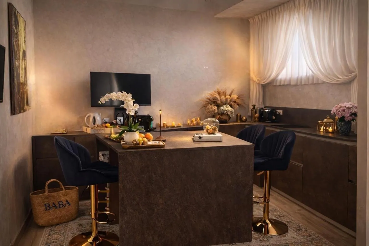 Kitchen or kitchenette in Baba Residences