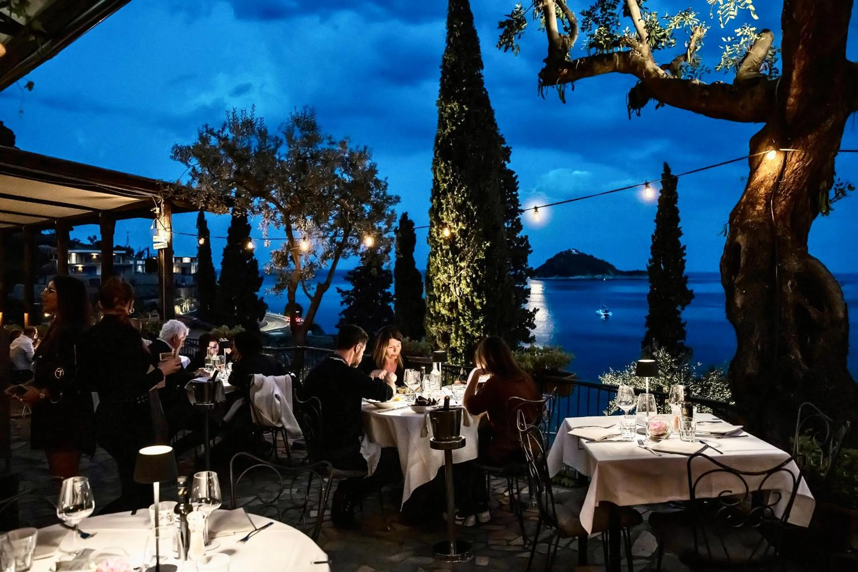 Restaurant/places to eat in Baba Residences