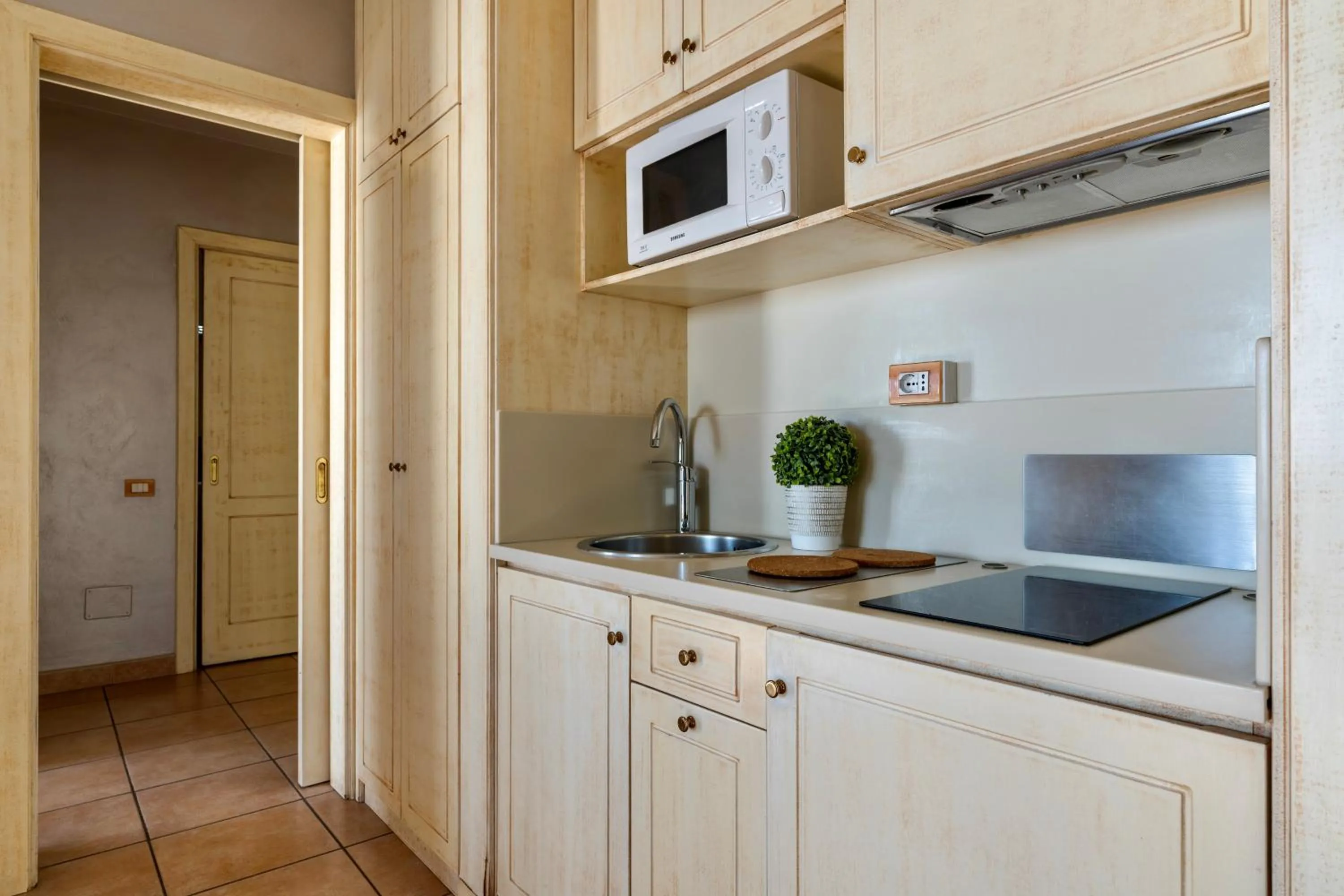 Kitchen or kitchenette in Baba Residences