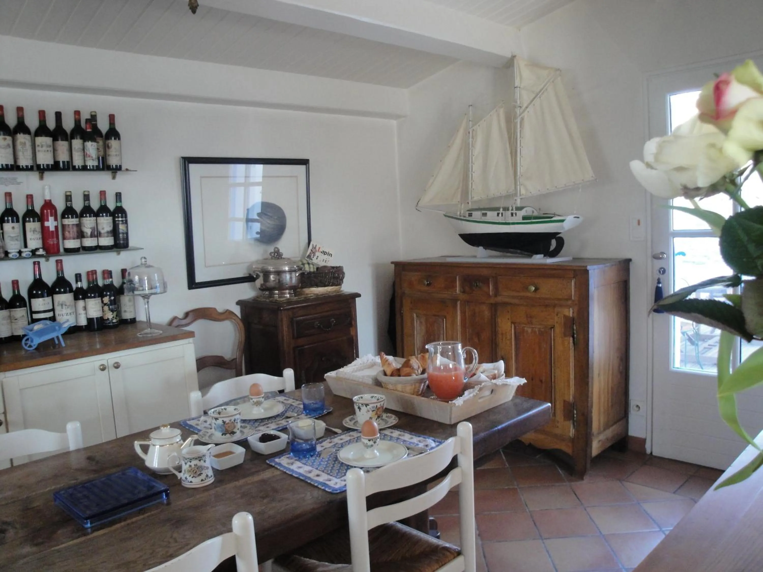 Restaurant/places to eat in Le Buzet Bleu Bed & Breakfast