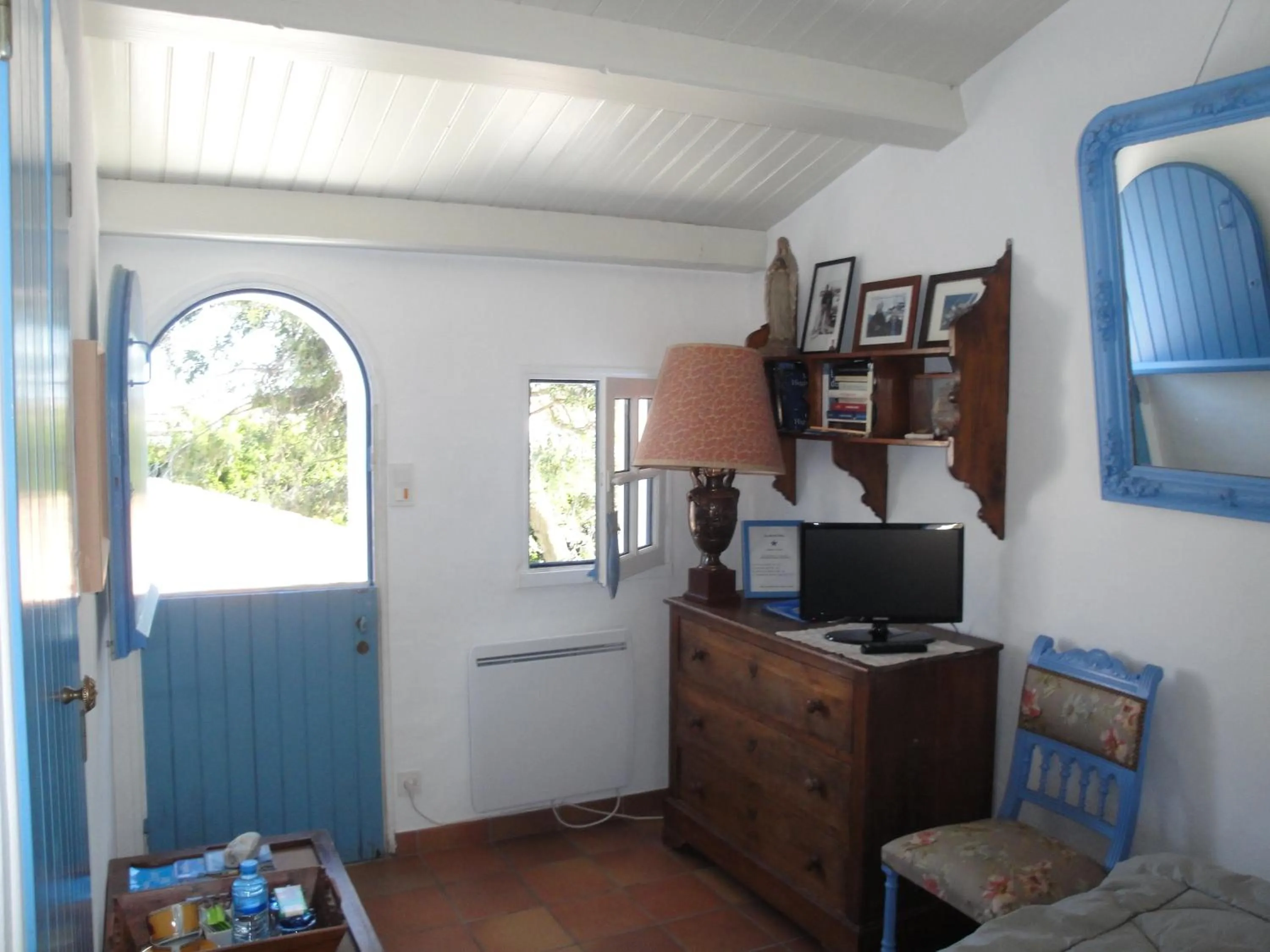 Le Buzet Bleu Bed & Breakfast