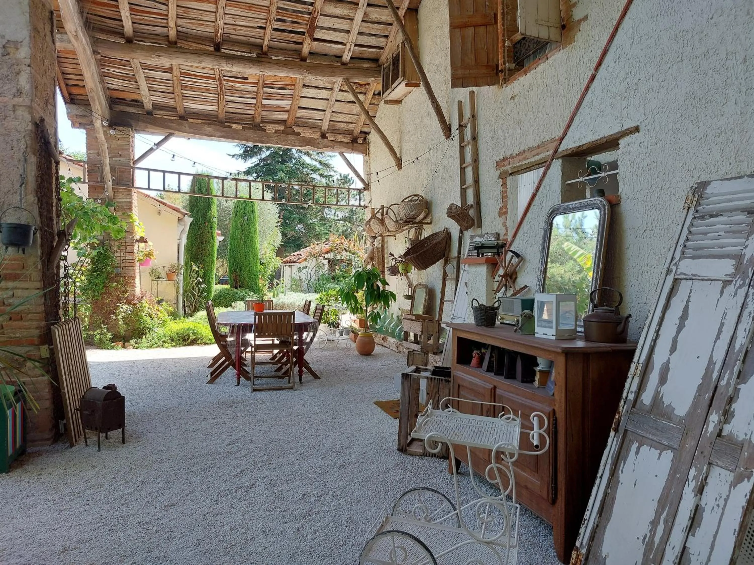 Dining area in Le Clos de Saint Amour