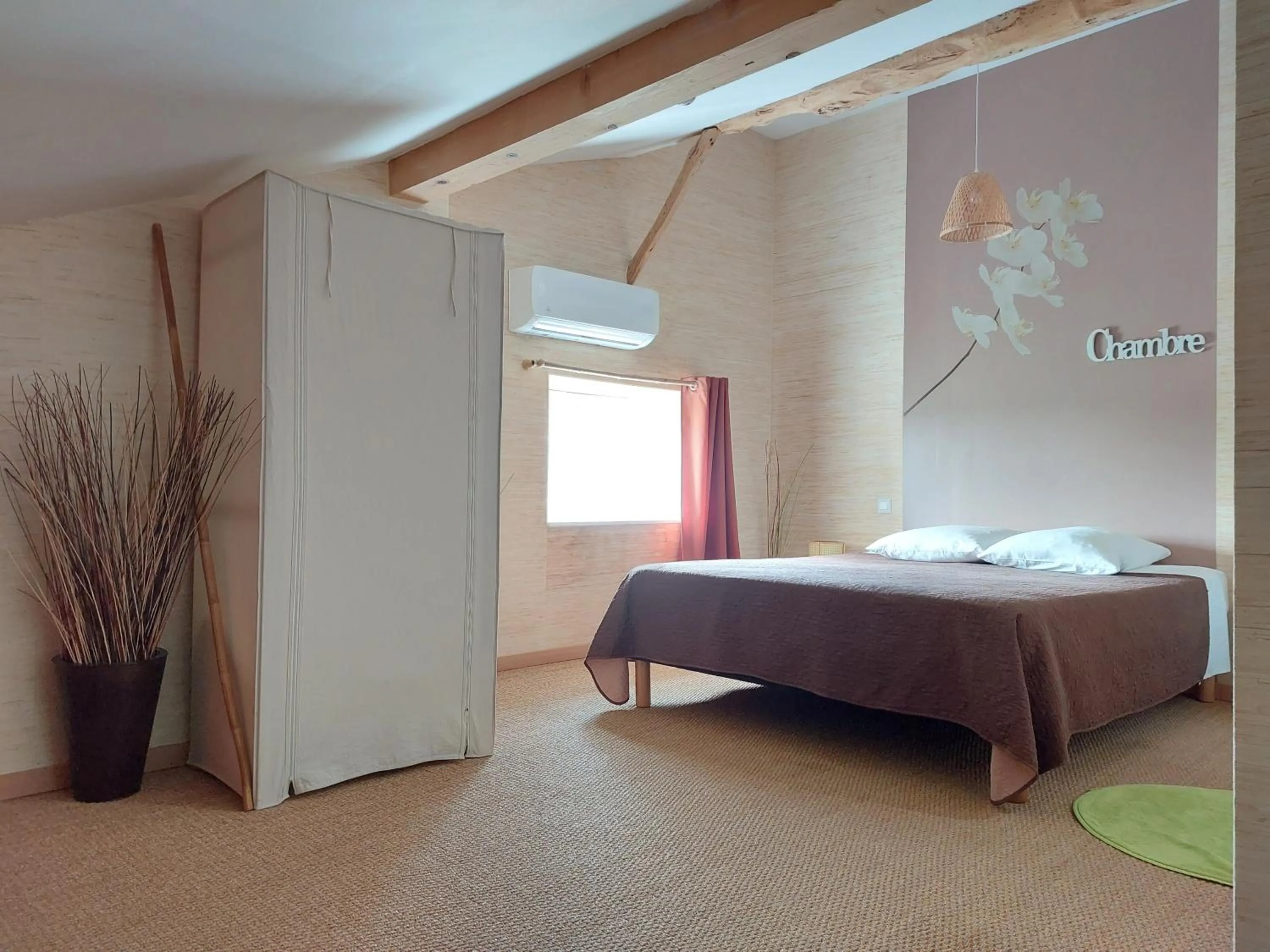 Bedroom, Bed in Le Clos de Saint Amour