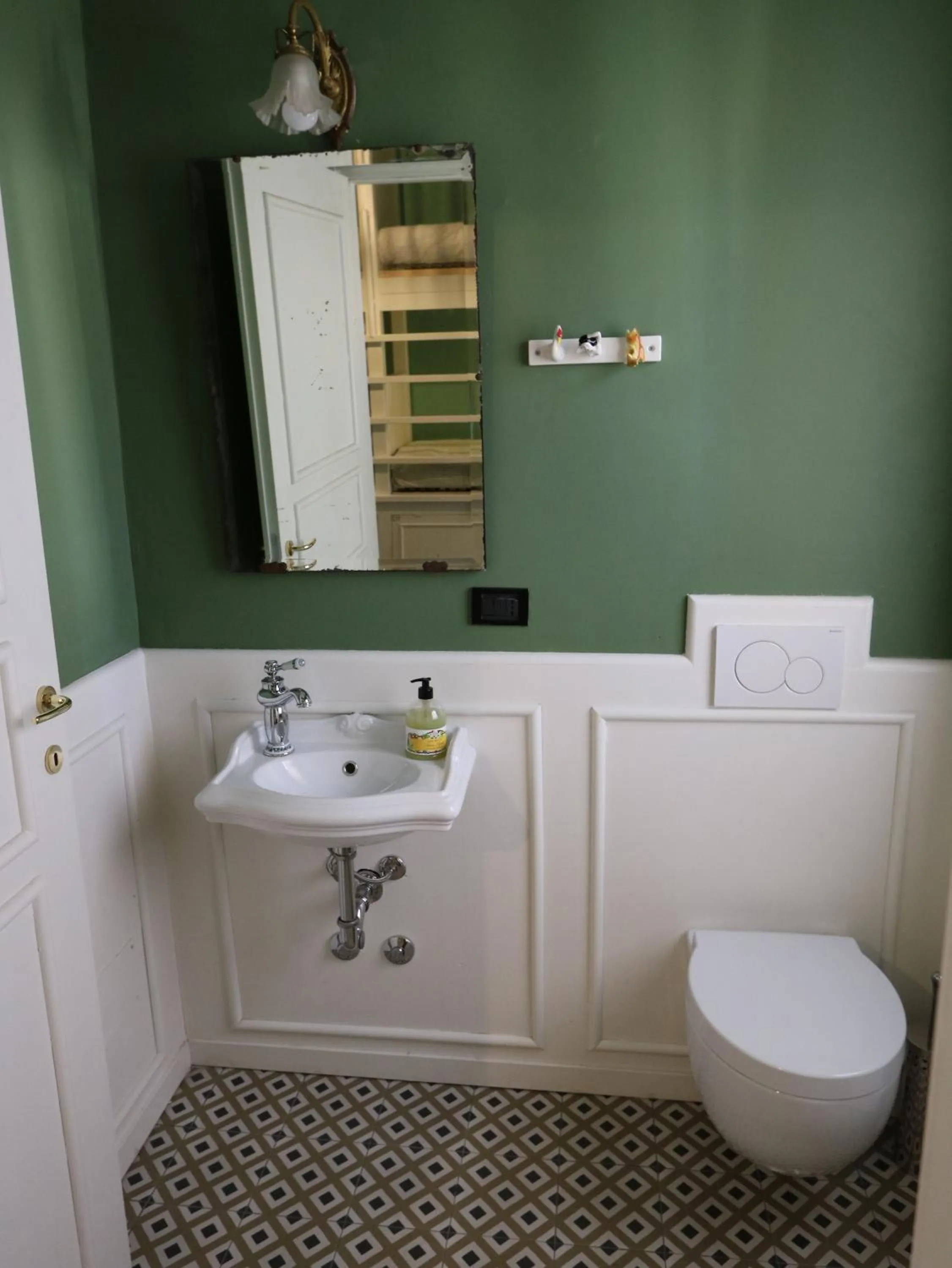 Toilet in Grand Hostel Coconut