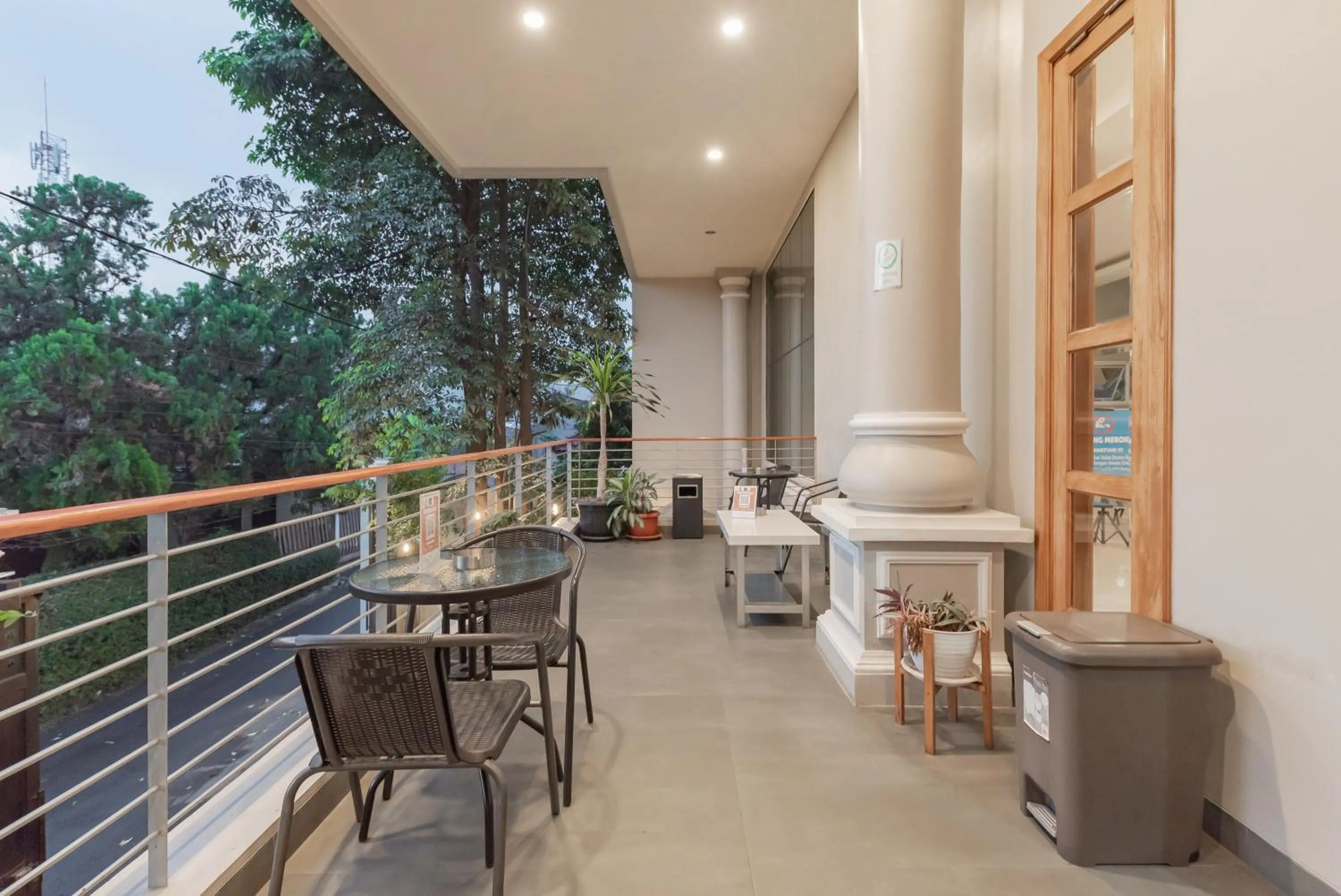 Seating area in Urbanview Darmo Residence Bandung