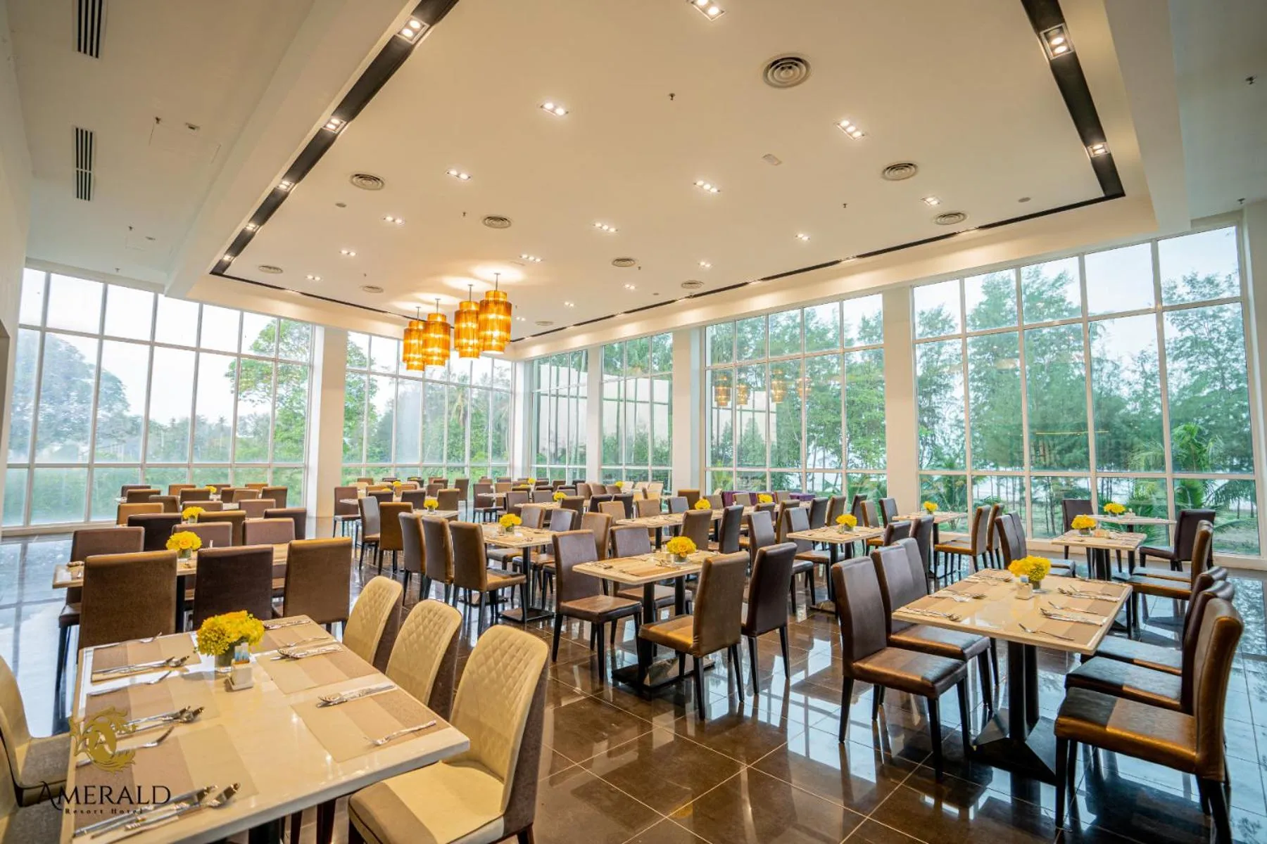 Restaurant/places to eat in AMERALD RESORT HOTEL DESARU