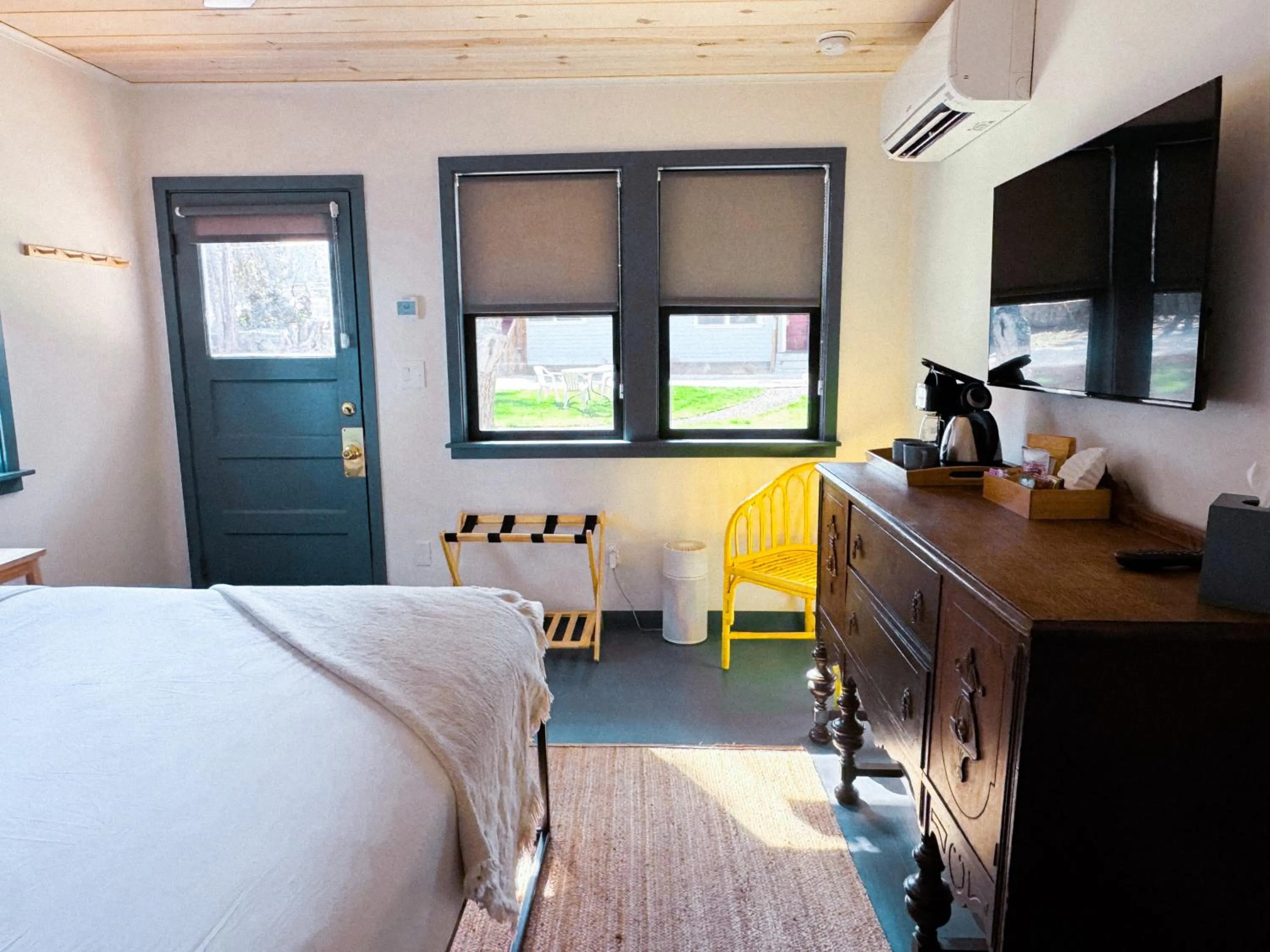 Photo of the whole room, Bed in Piety Hill Cottages