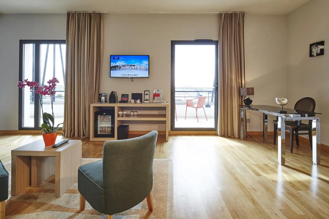 Photo of the whole room in Kyriad Prestige Lyon Est - Saint Priest Eurexpo Hotel and SPA