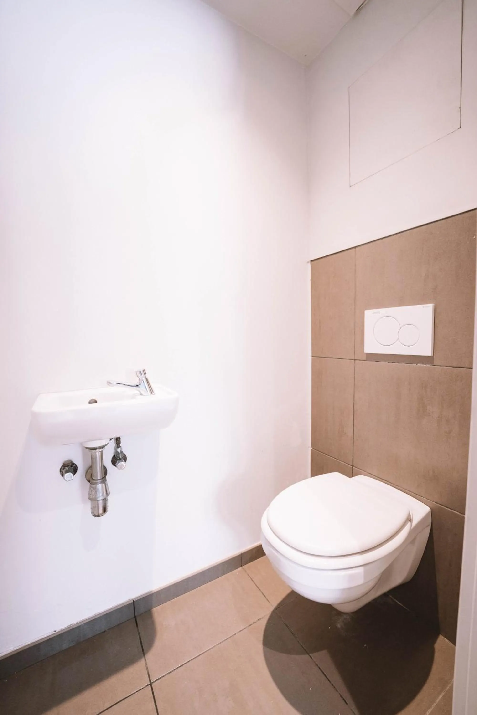 Toilet in Utopia Hotel - Art & Nature Hotel