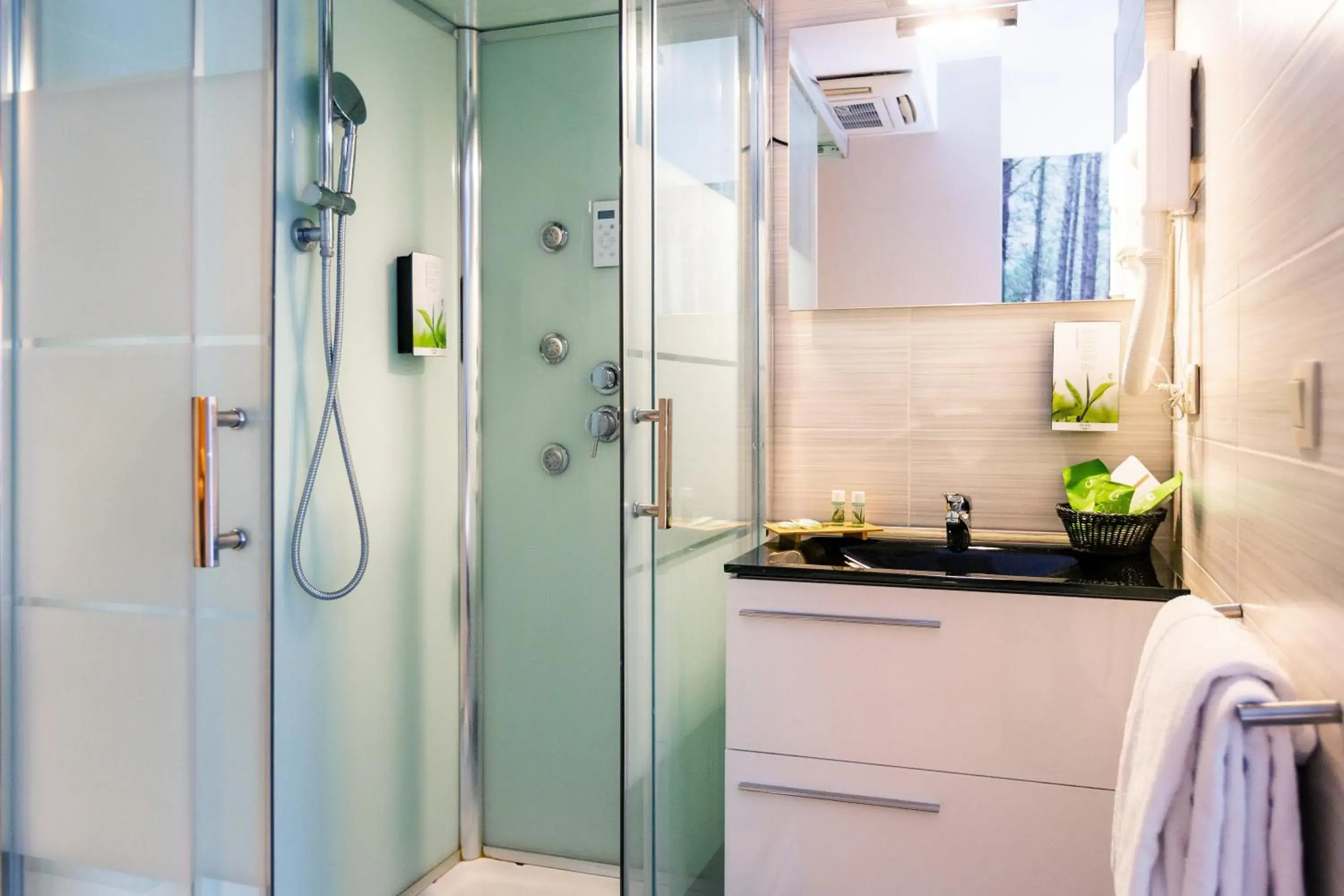 Deluxe Double Room with Sauna in Utopia Hotel - Art & Nature Hotel Deluxe Double Room with Sauna in Utopia Hotel - Art & Nature Hotel