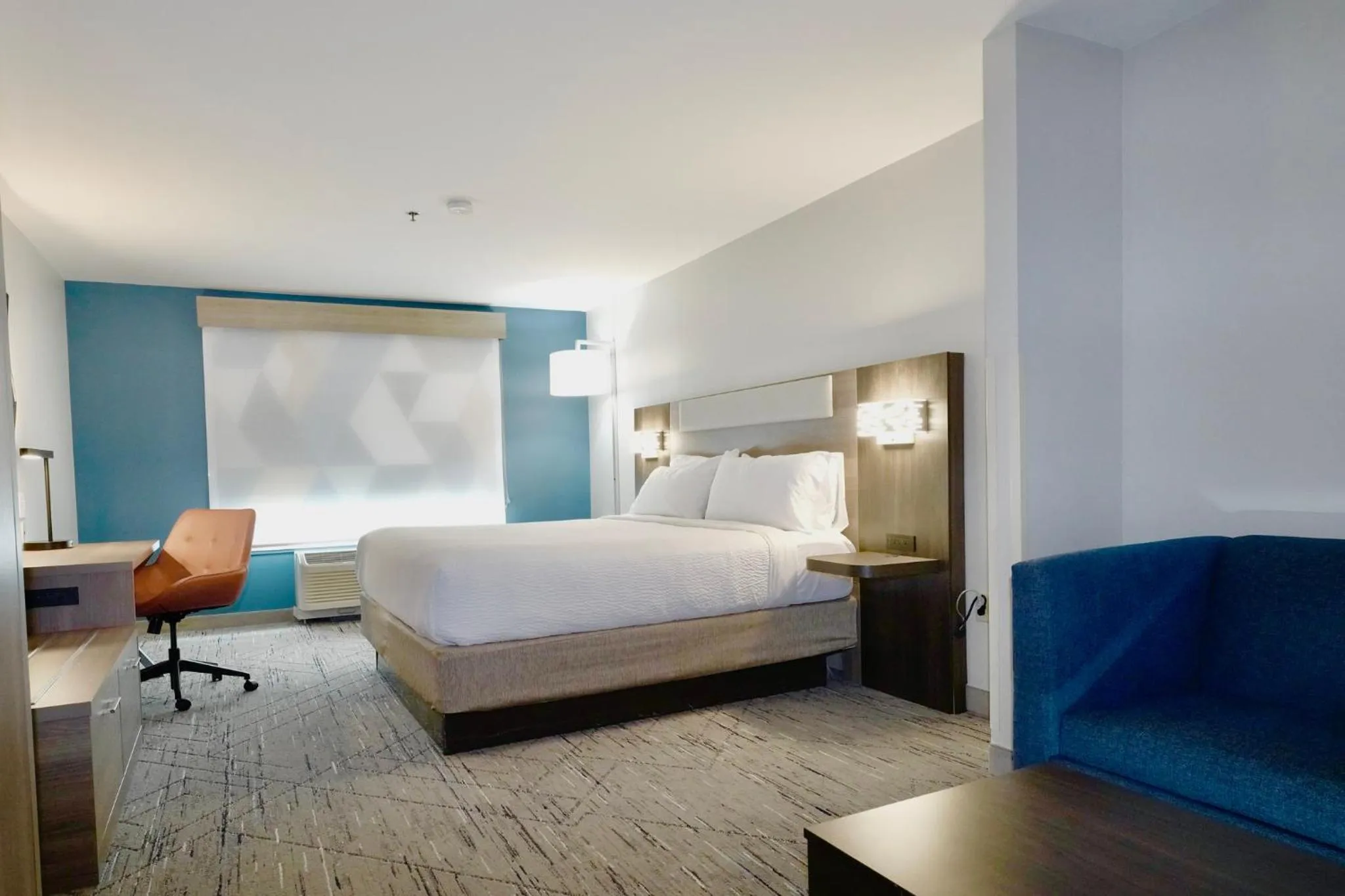 Photo of the whole room, Bed in Holiday Inn Express & Suites - Smithfield/Selma by IHG
