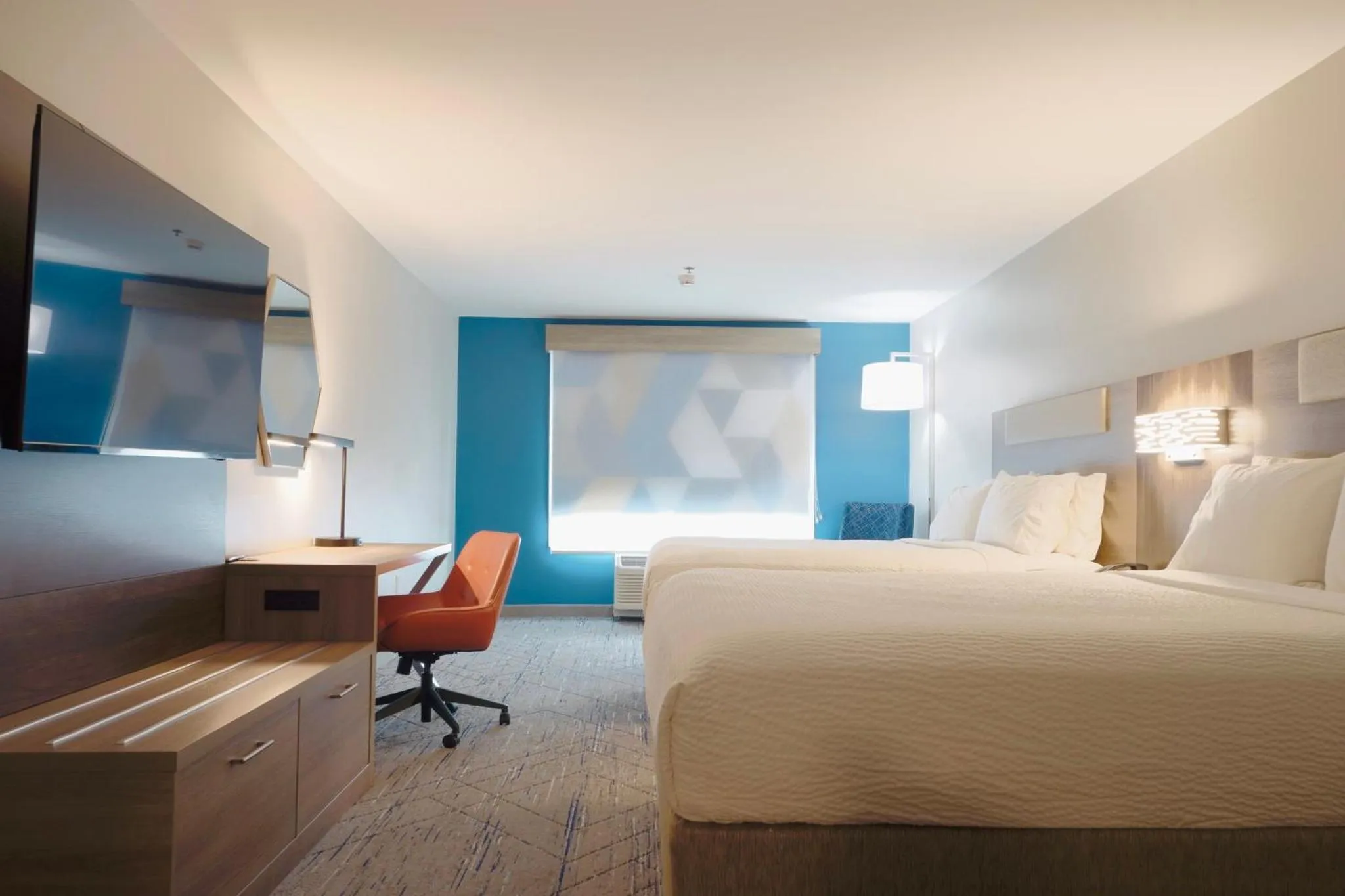 Photo of the whole room, Bed in Holiday Inn Express & Suites - Smithfield/Selma by IHG