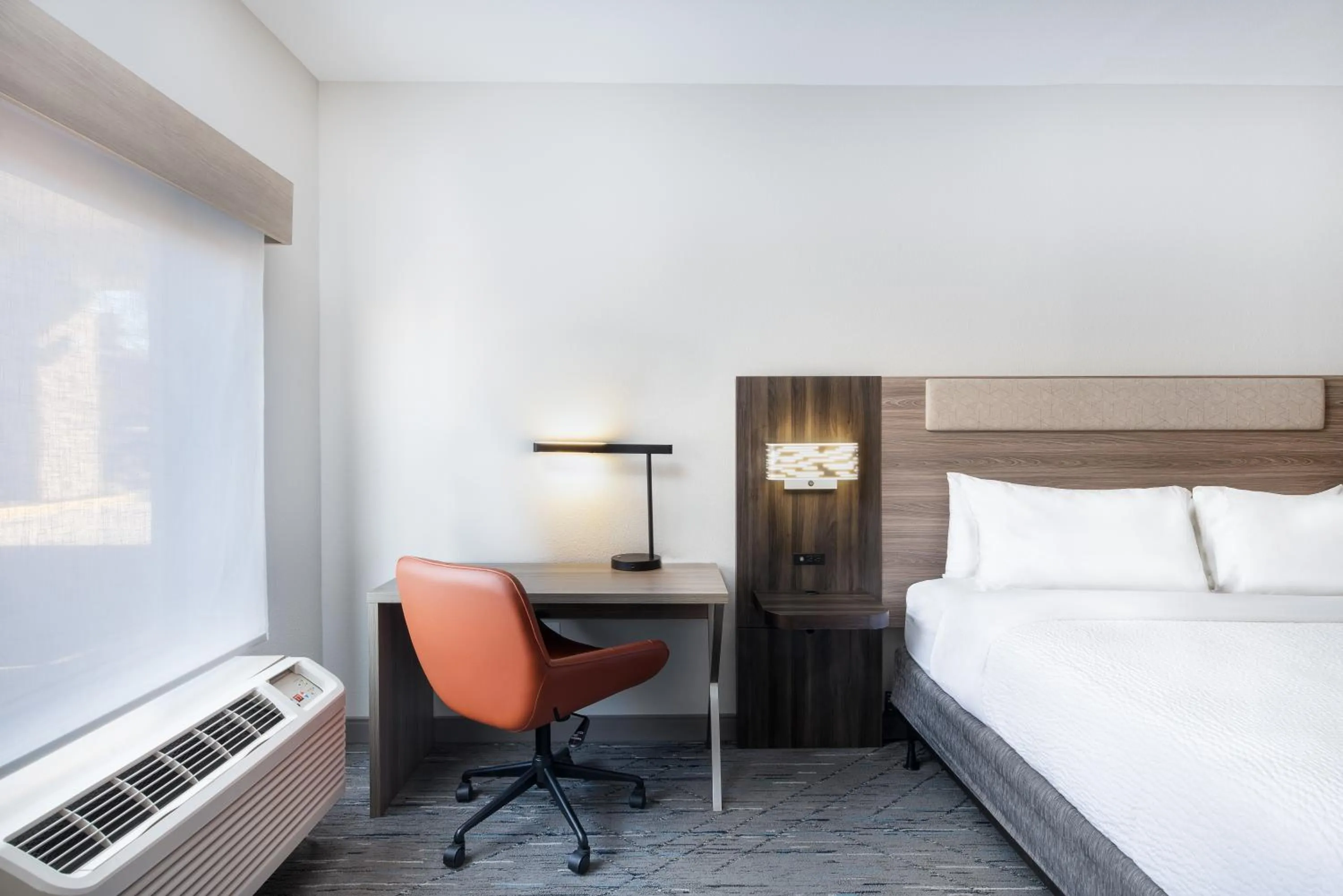 hair dresser, Bed in Holiday Inn Express Atlanta West - Theme Park Area by IHG