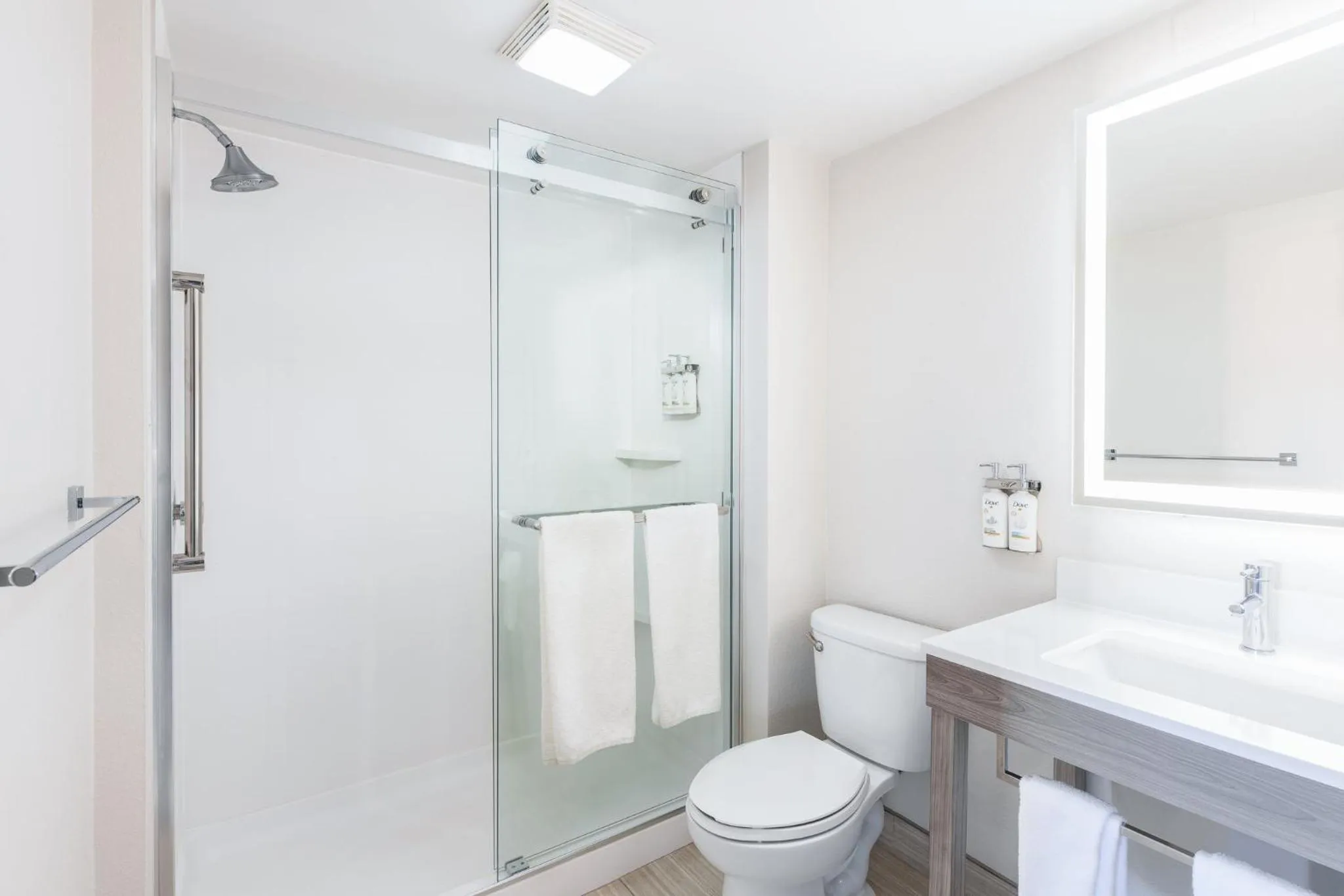 Photo of the whole room in Holiday Inn Express Atlanta West - Theme Park Area by IHG