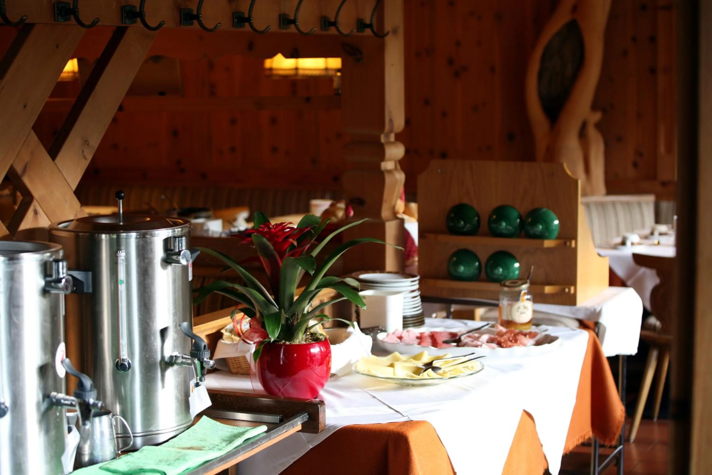 Restaurant/places to eat in Hotel Borest