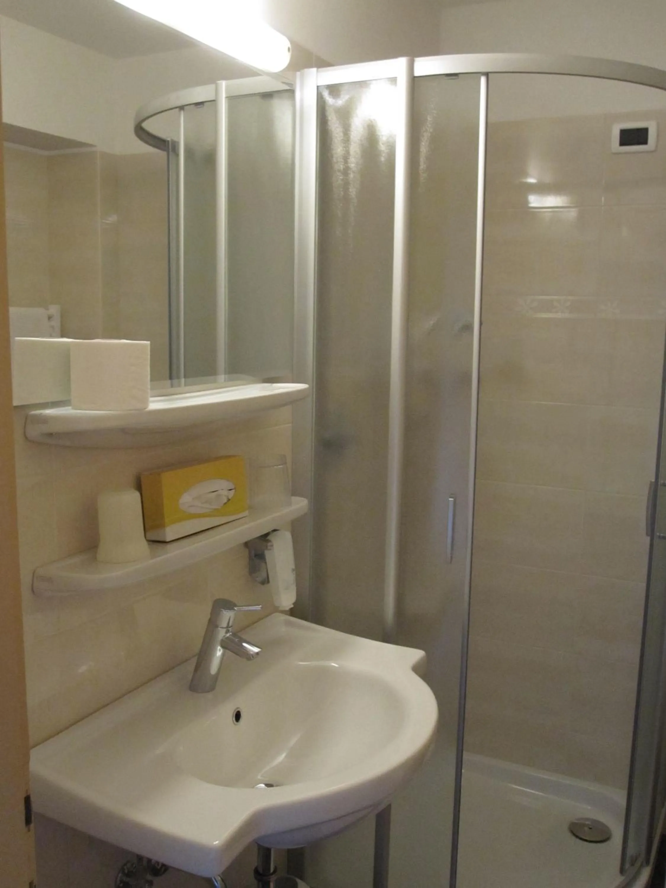 Bathroom in Hotel Borest