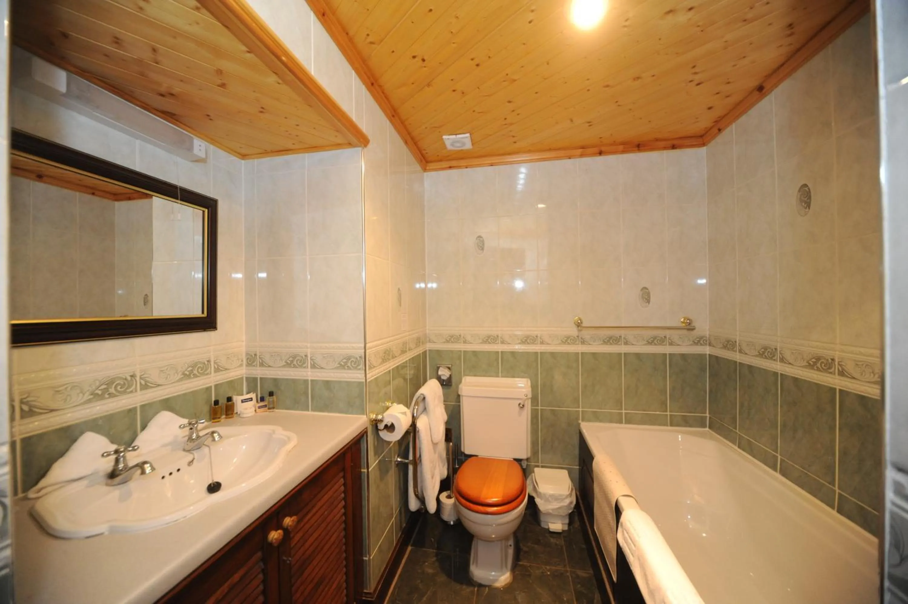 Bathroom in Craigard House Hotel