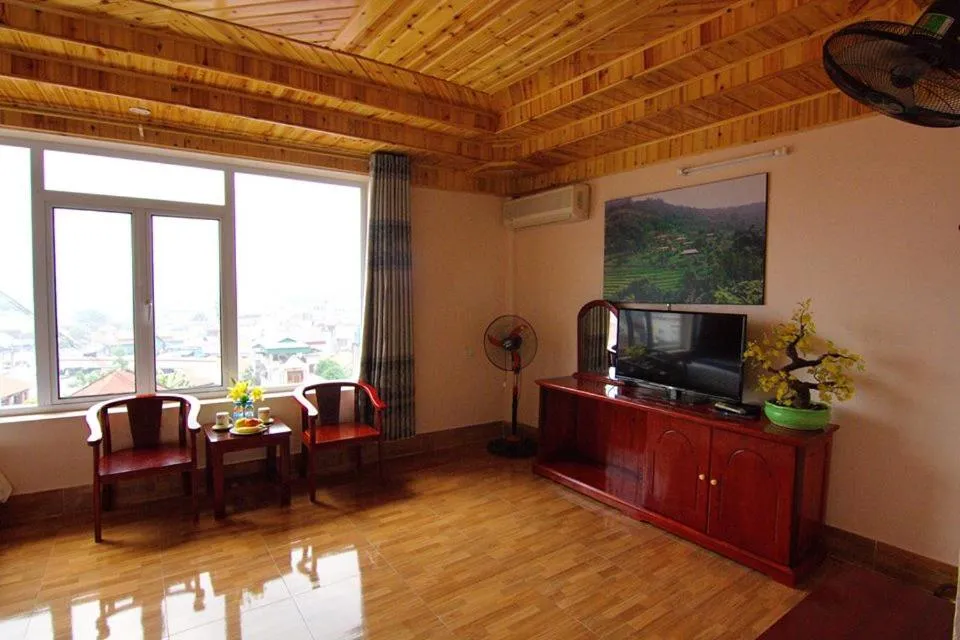 Communal lounge/ TV room in Ngan Nga Bac Ha Hotel