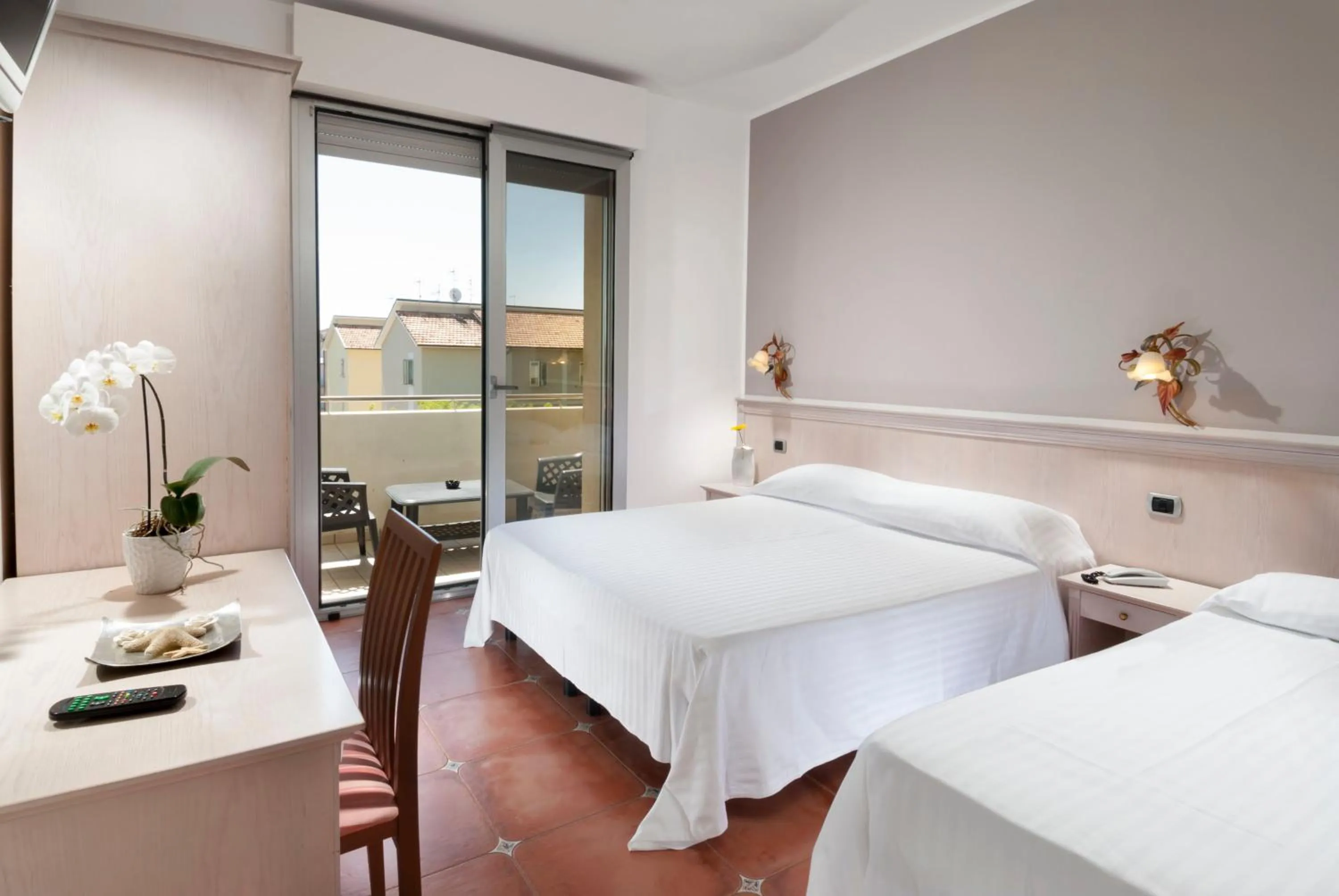 Photo of the whole room, Bed in Hotel Le Querce