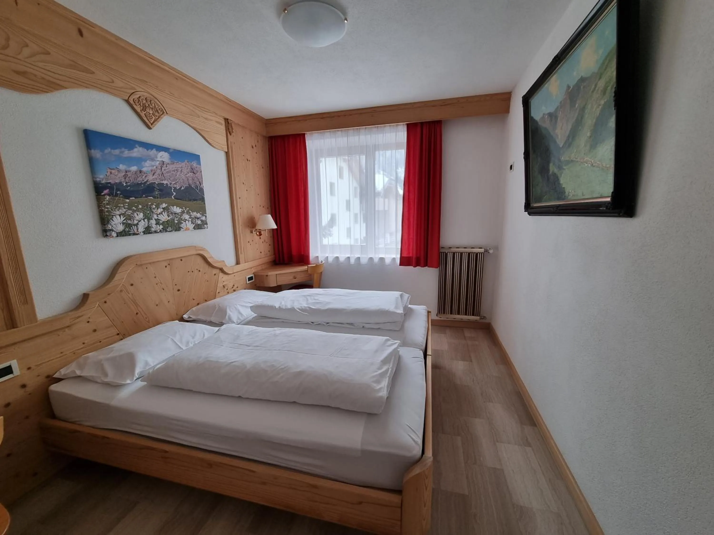 Photo of the whole room, Bed in Residence Riposo