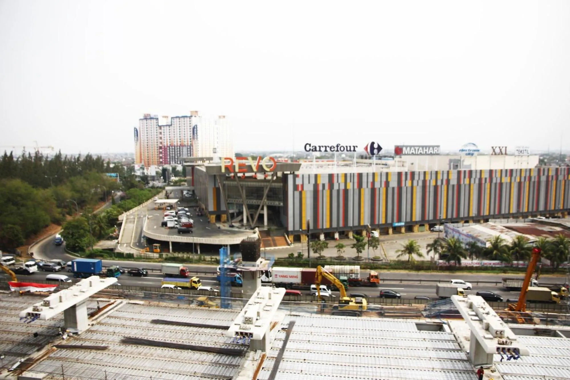 Property building in Comfortable 2BR Mutiara Bekasi Apartment By Travelio