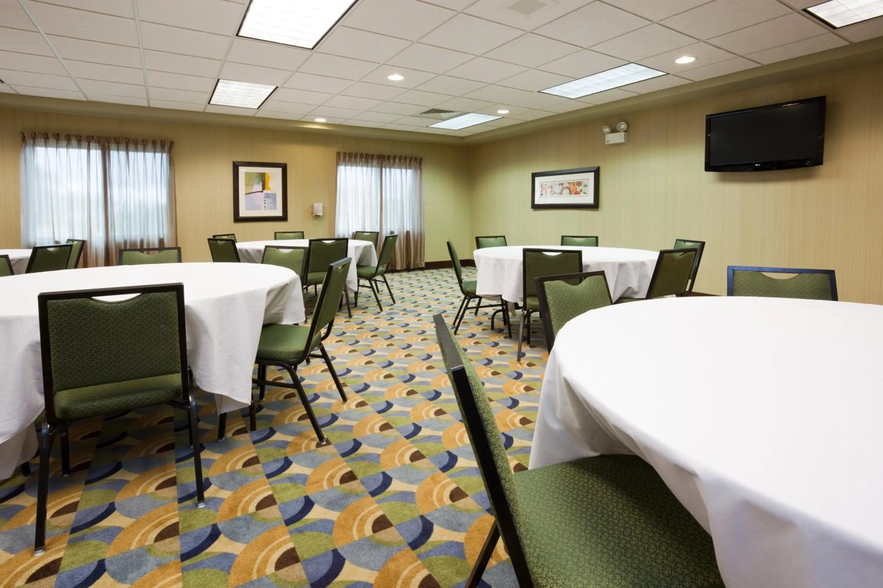 Meeting/conference room in Holiday Inn Express & Suites Madison-Verona by IHG