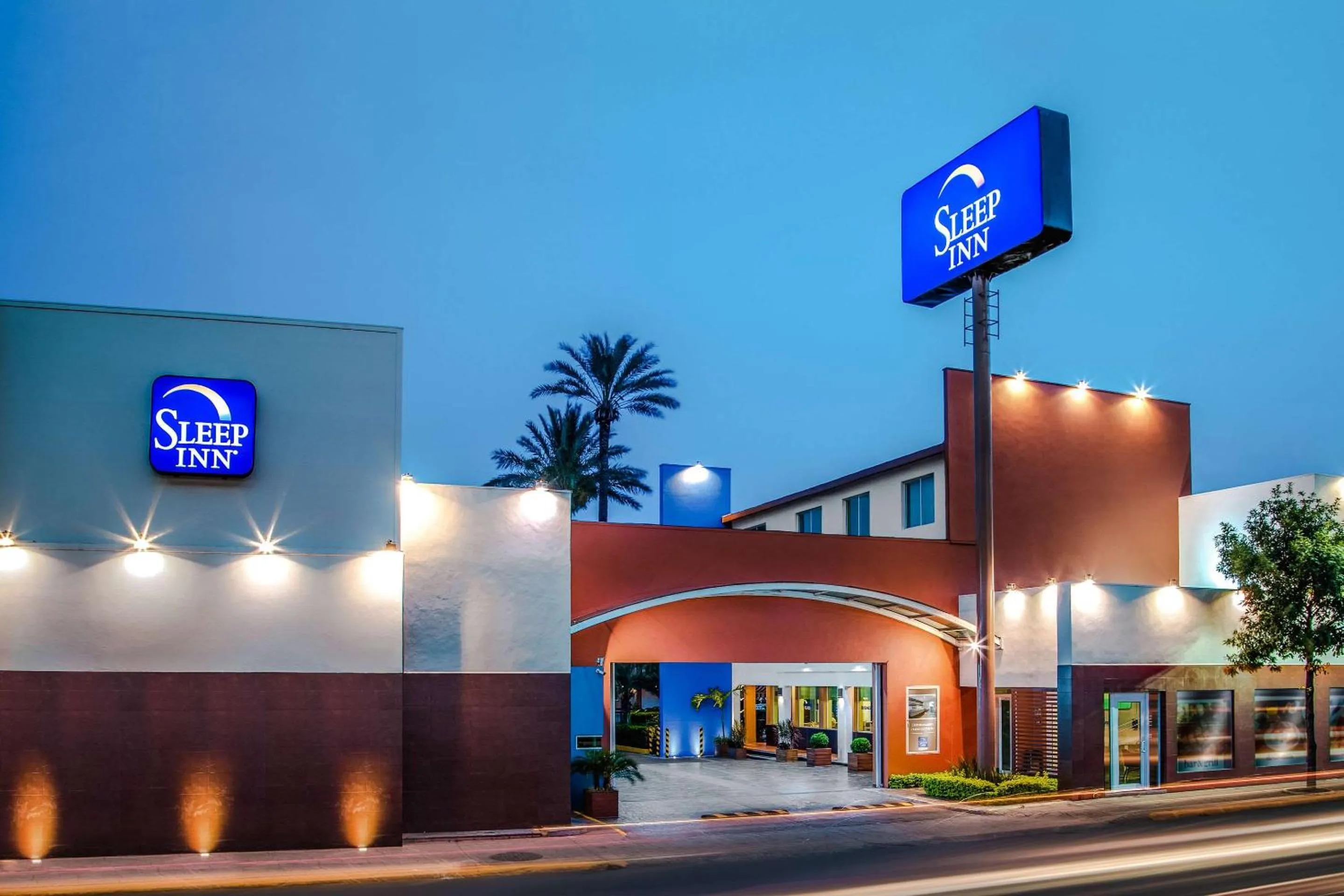 Property building in Sleep Inn Monterrey Norte