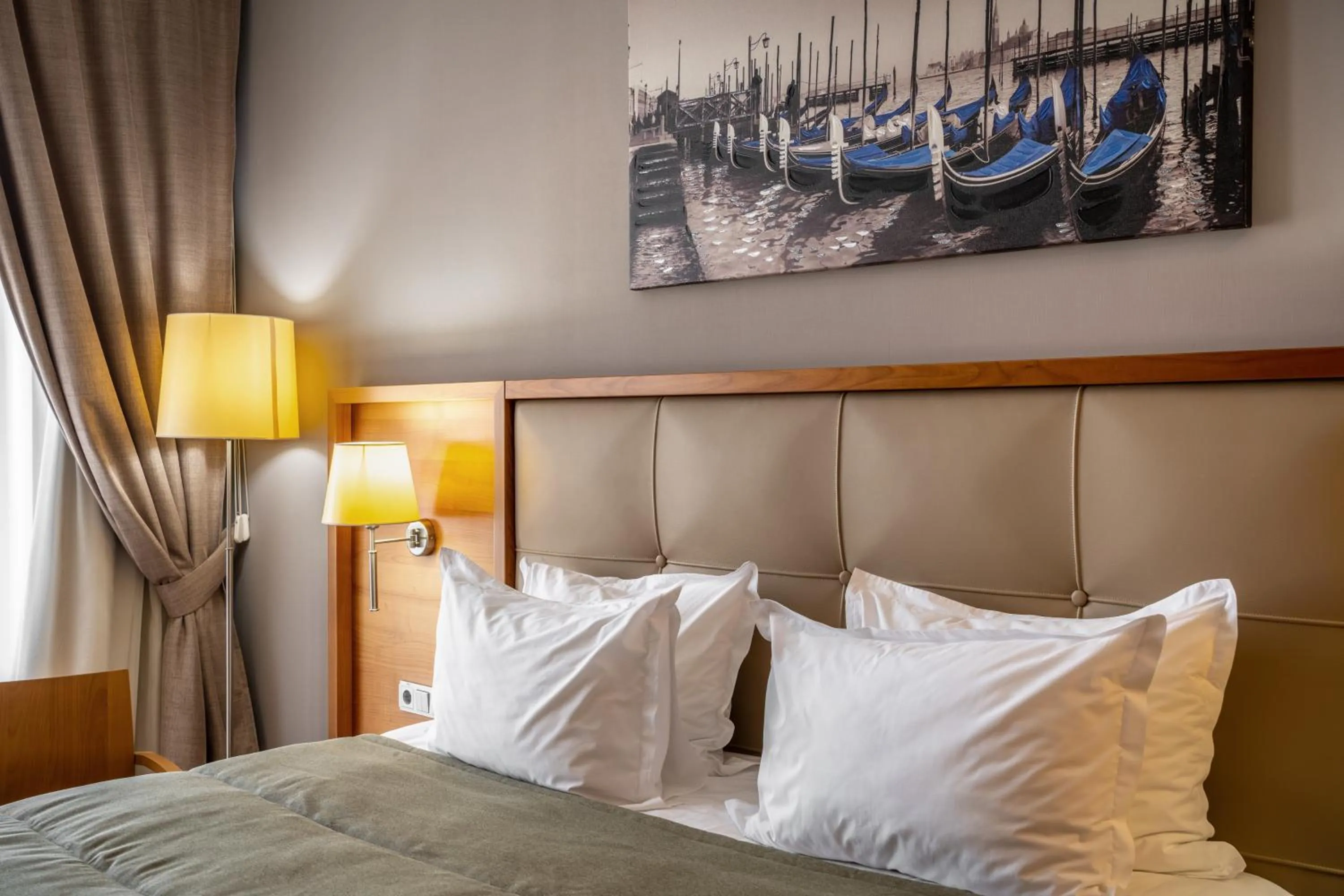 Decorative detail, Bed in CITYHOTEL