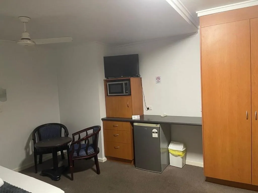 South Gladstone Motel