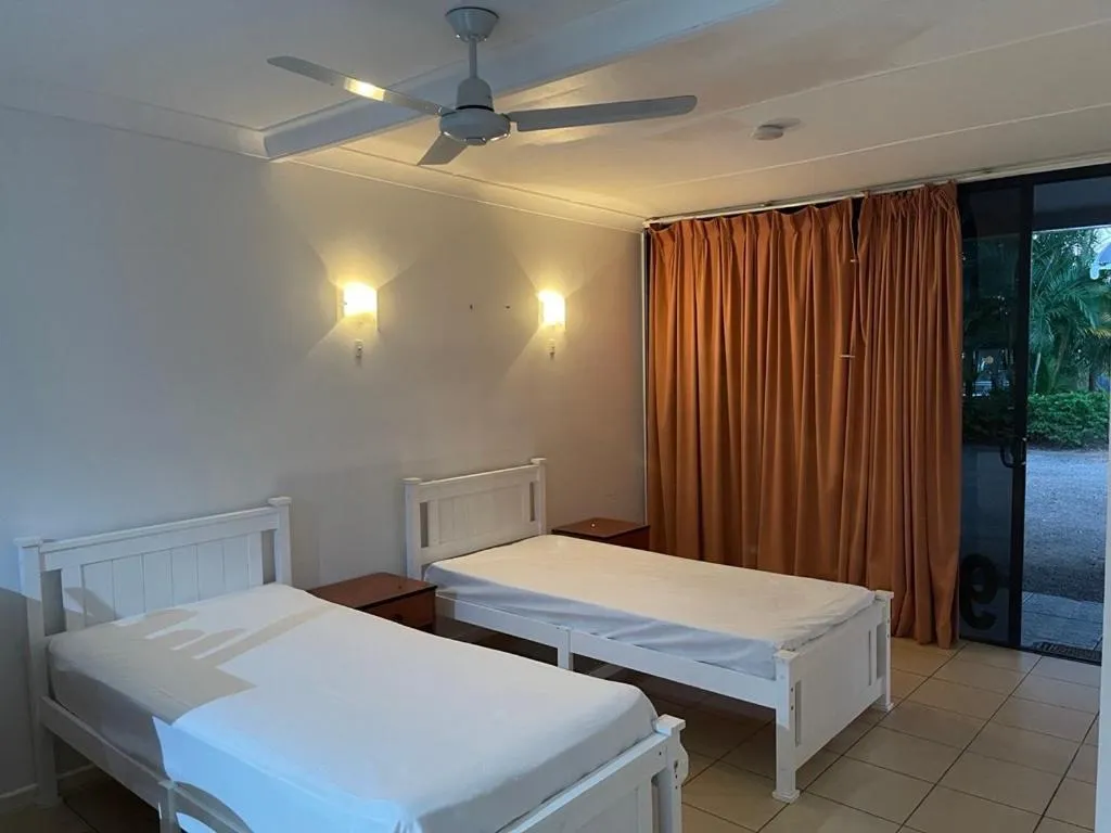 Bed in South Gladstone Motel